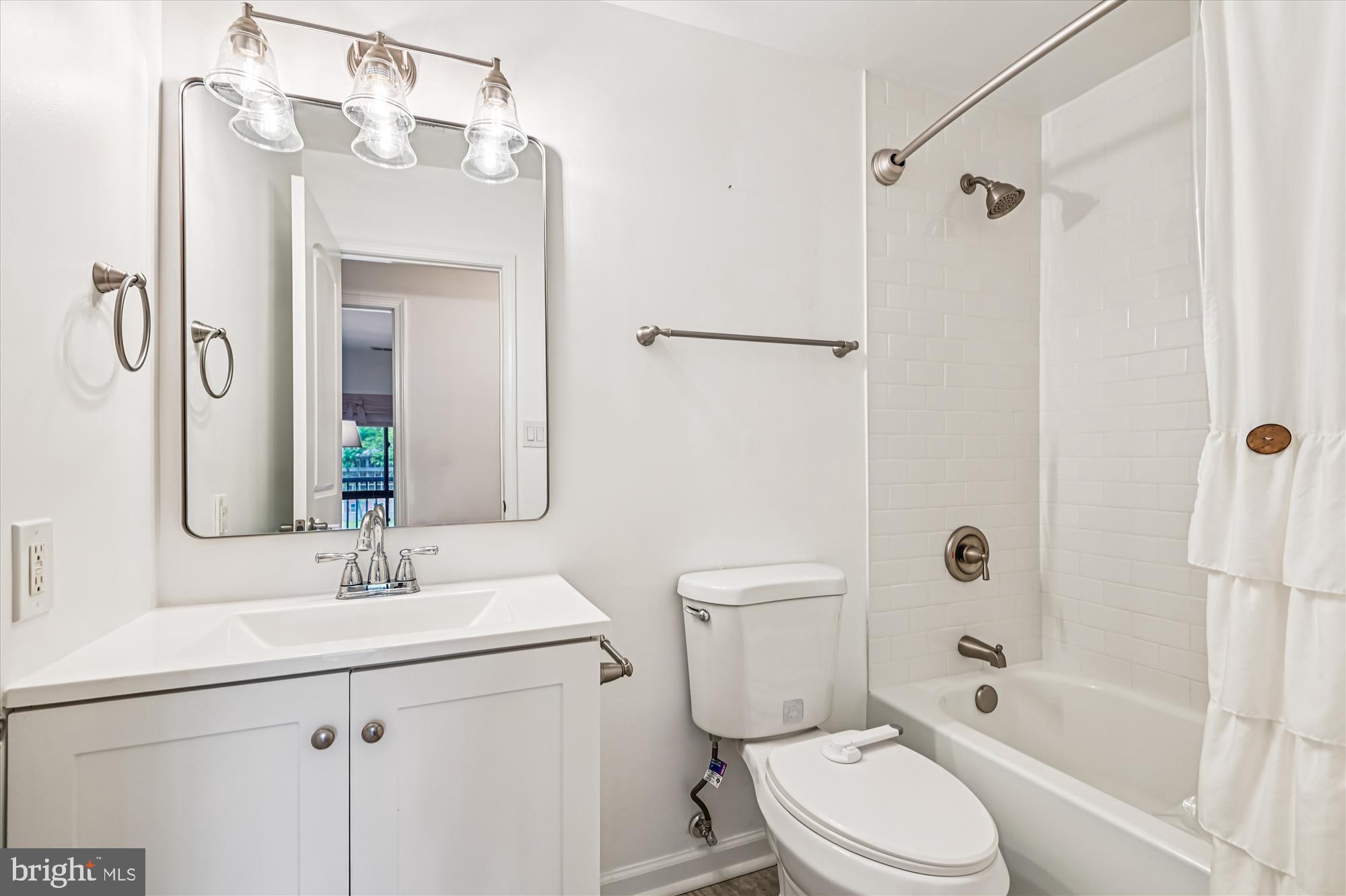 NORTH GREEN CONDOMINIUMS - Residential