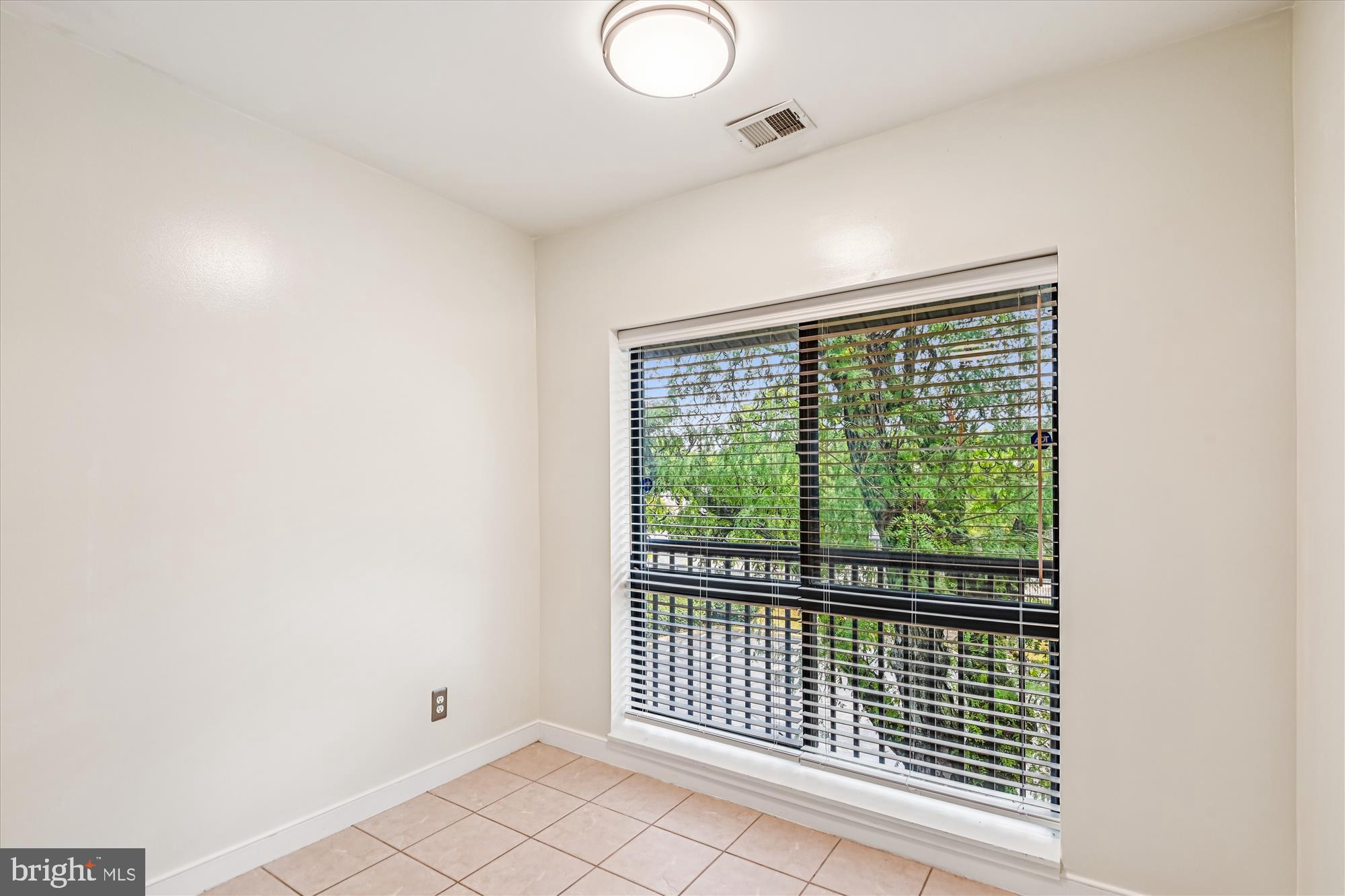 NORTH GREEN CONDOMINIUMS - Residential