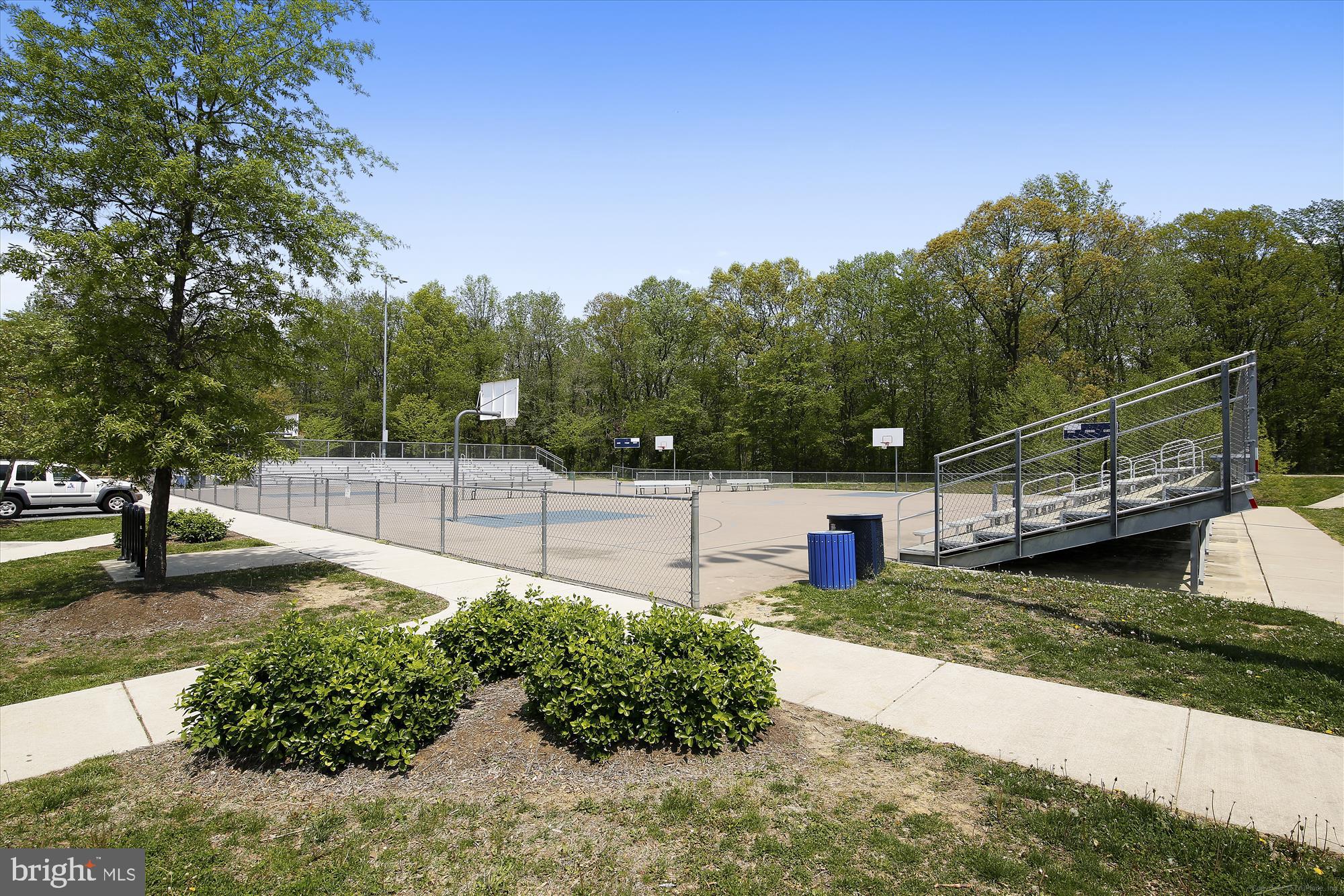 NORTH GREEN CONDOMINIUMS - Residential