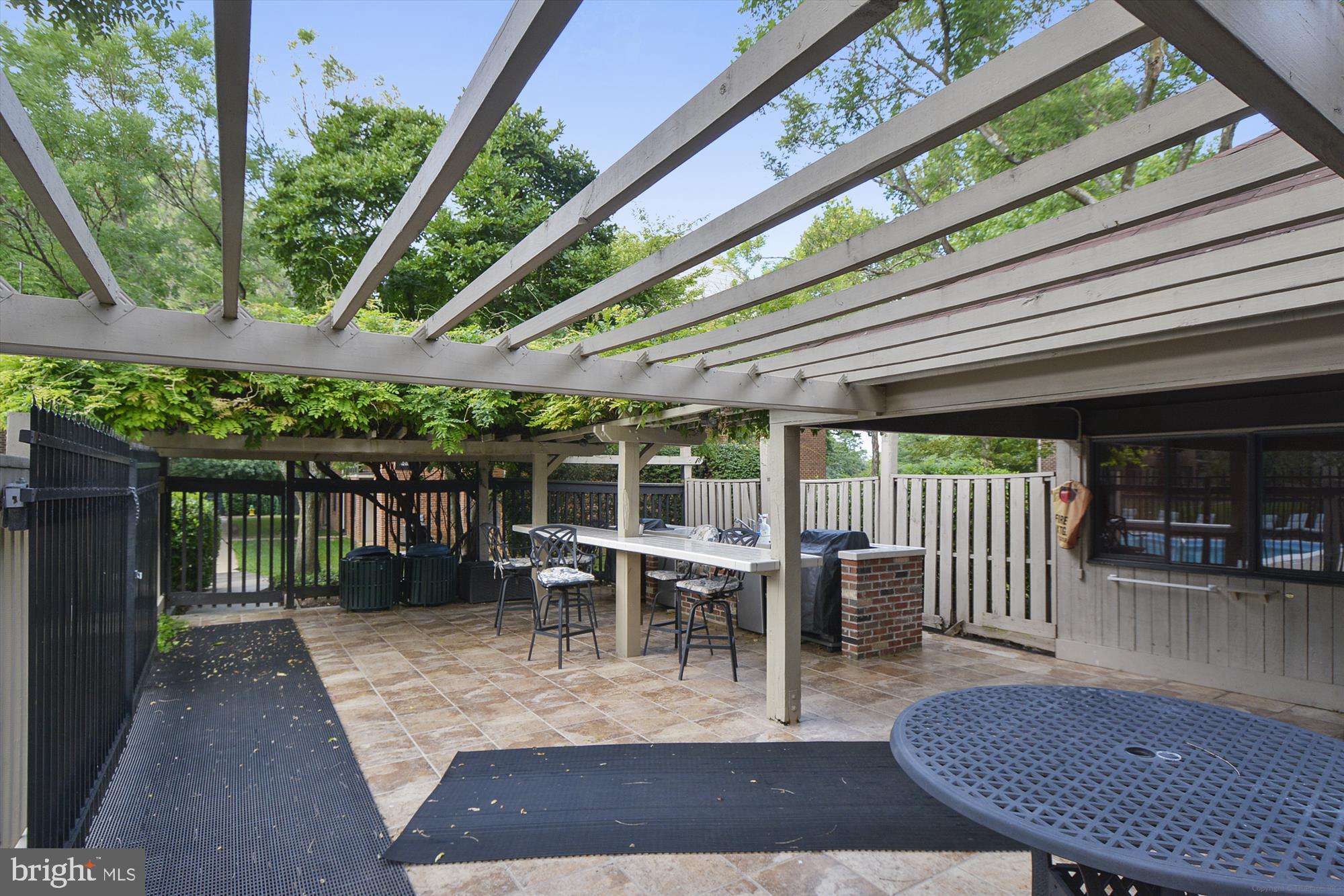 NORTH GREEN CONDOMINIUMS - Residential