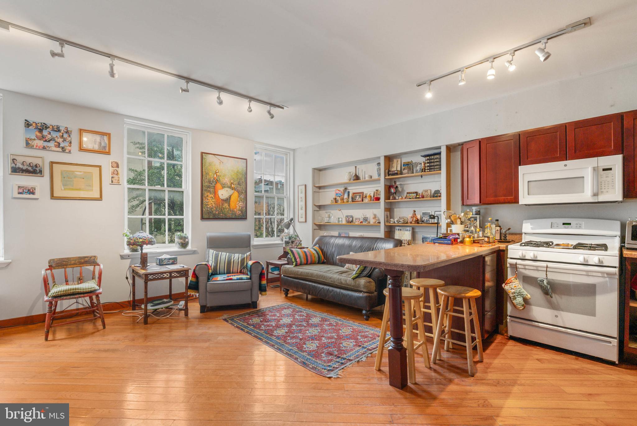 SOCIETY HILL - Commercial Sale