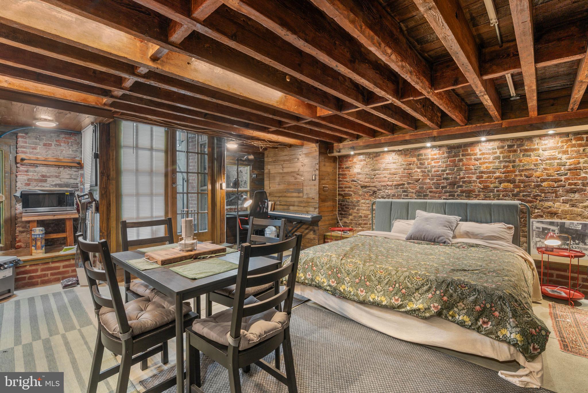 SOCIETY HILL - Commercial Sale