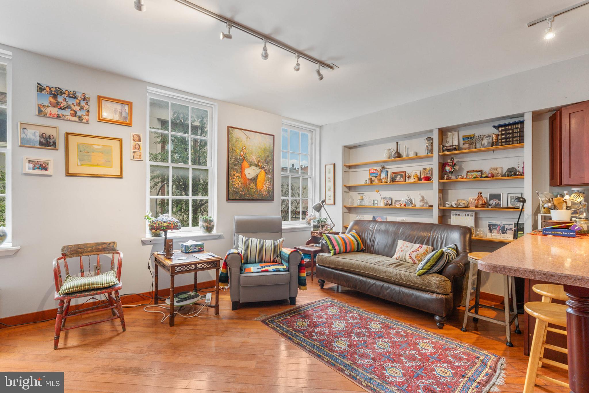 SOCIETY HILL - Commercial Sale