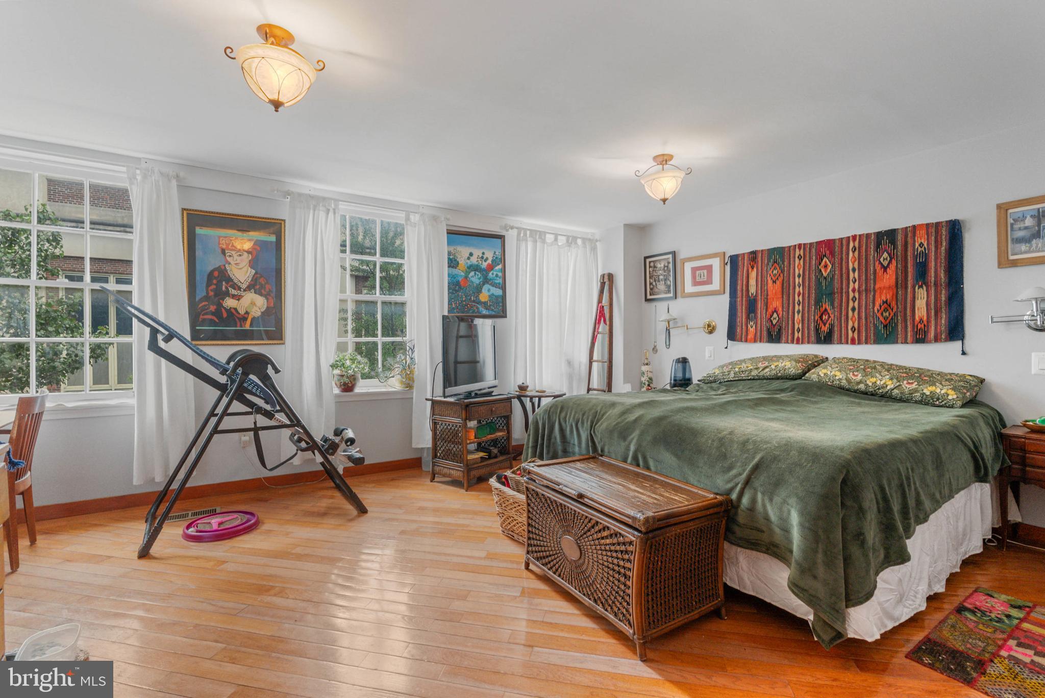 SOCIETY HILL - Commercial Sale