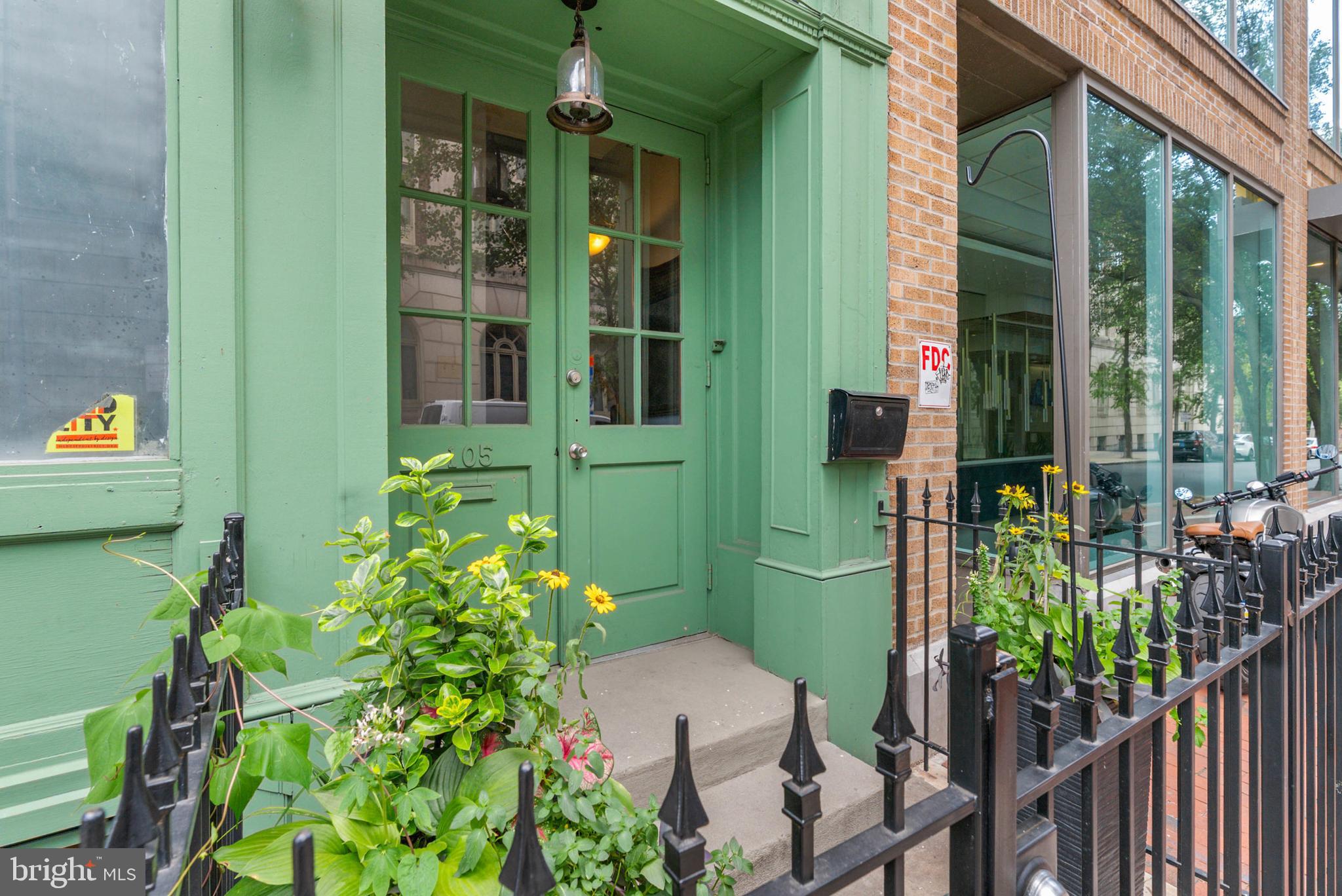 SOCIETY HILL - Commercial Sale