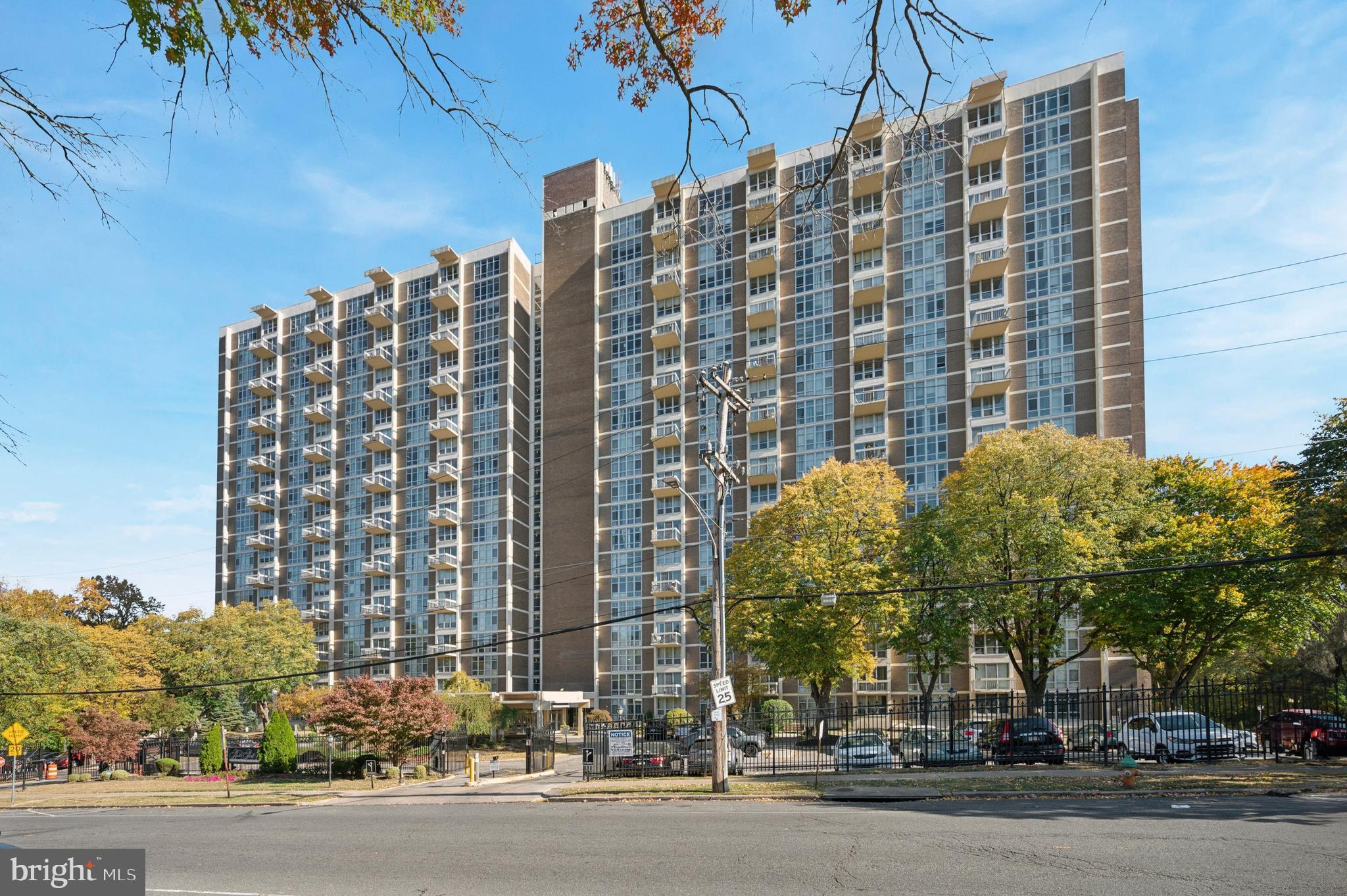 Move-in Ready and Seller IS Motivated!! Among the many attractive features of this fully renovated 2 bedroom 2 bathroom unit are: nice layout, contemporary upgrades, stainless appliances, full-sized washer/dryer, spa-like showers in both bathrooms, generous storage space throughout. Enjoyable living in a convenient location!
Please note: Additional parking and a convenient entrance are also located in the rear of the building.