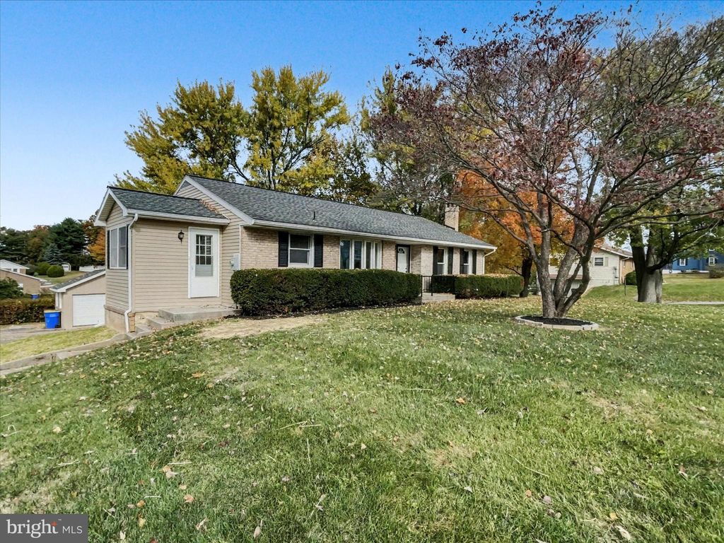Photo of 91 Sunset Drive, HANOVER, PA 17331 (MLS # PAYK2092532)
