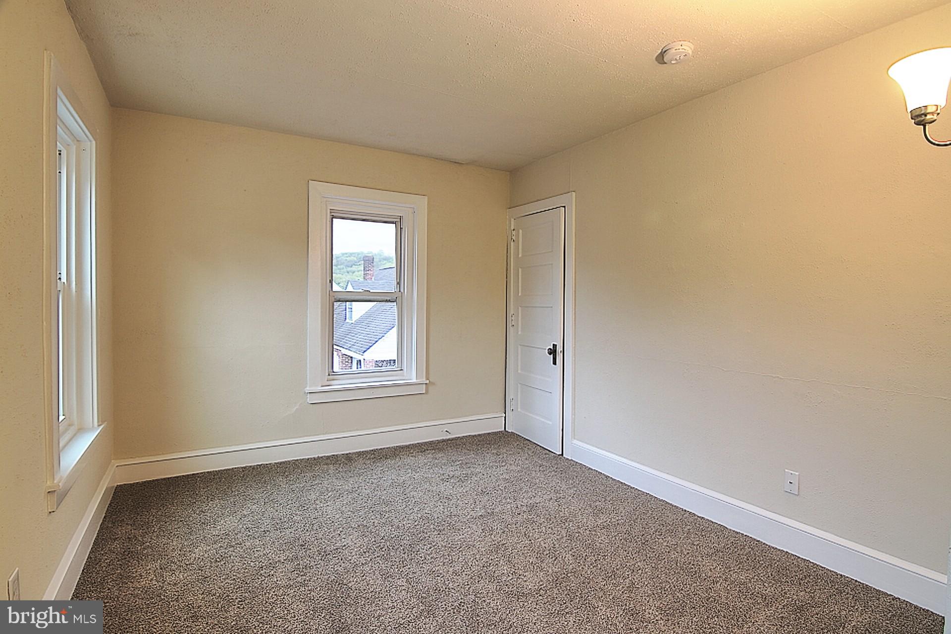 658 S READING AVENUE 2ND FLOOR