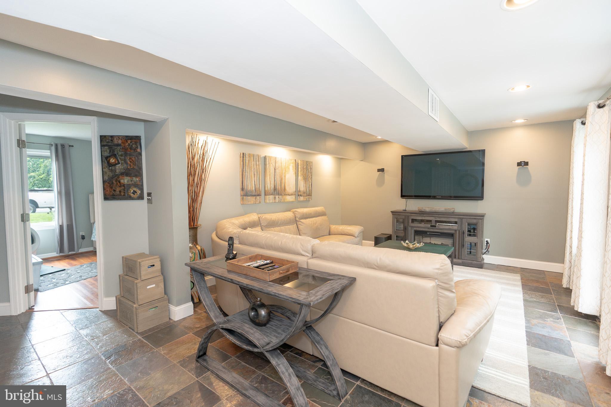 3809 HAZEL COURT