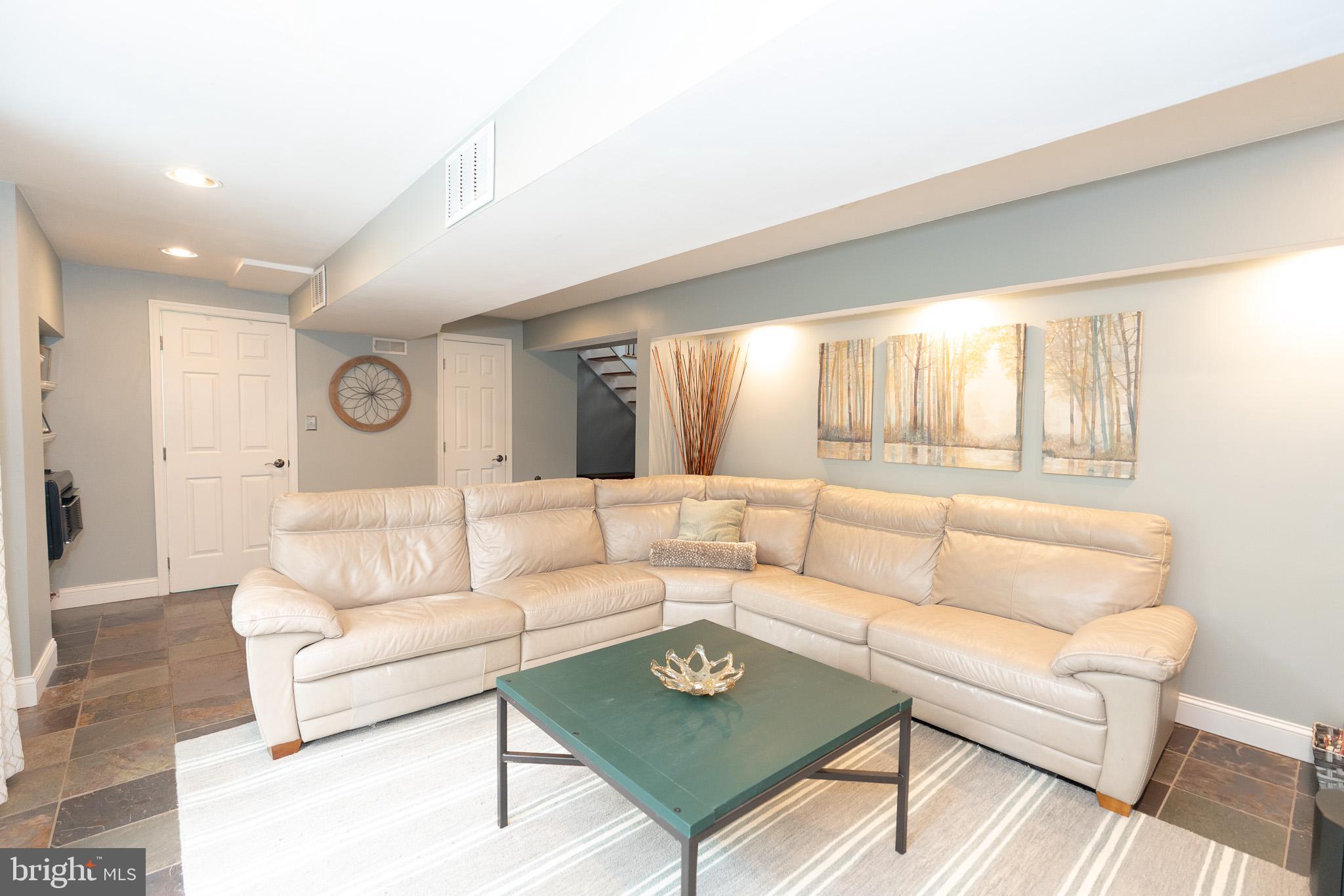 3809 HAZEL COURT