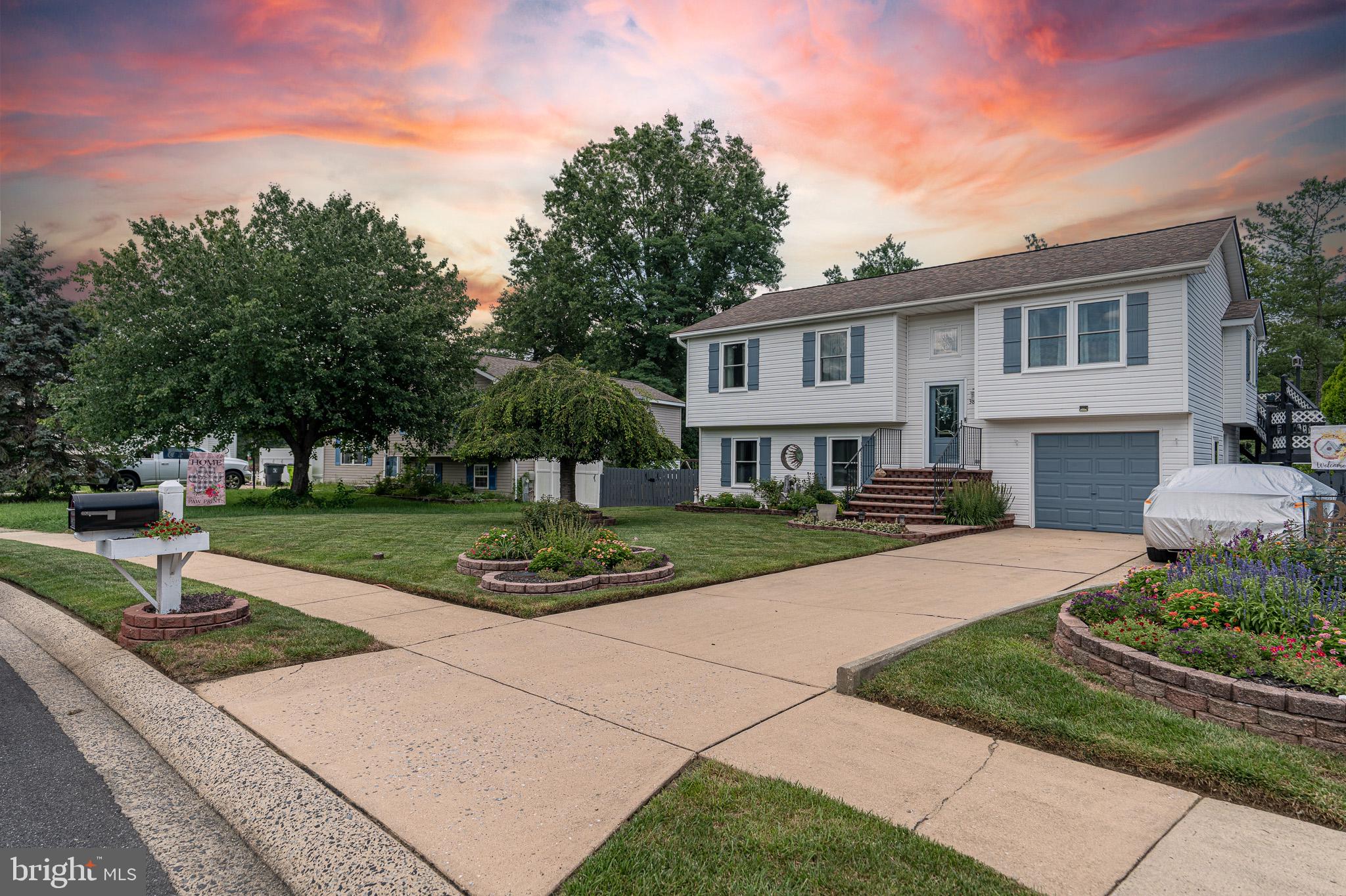 3809 HAZEL COURT