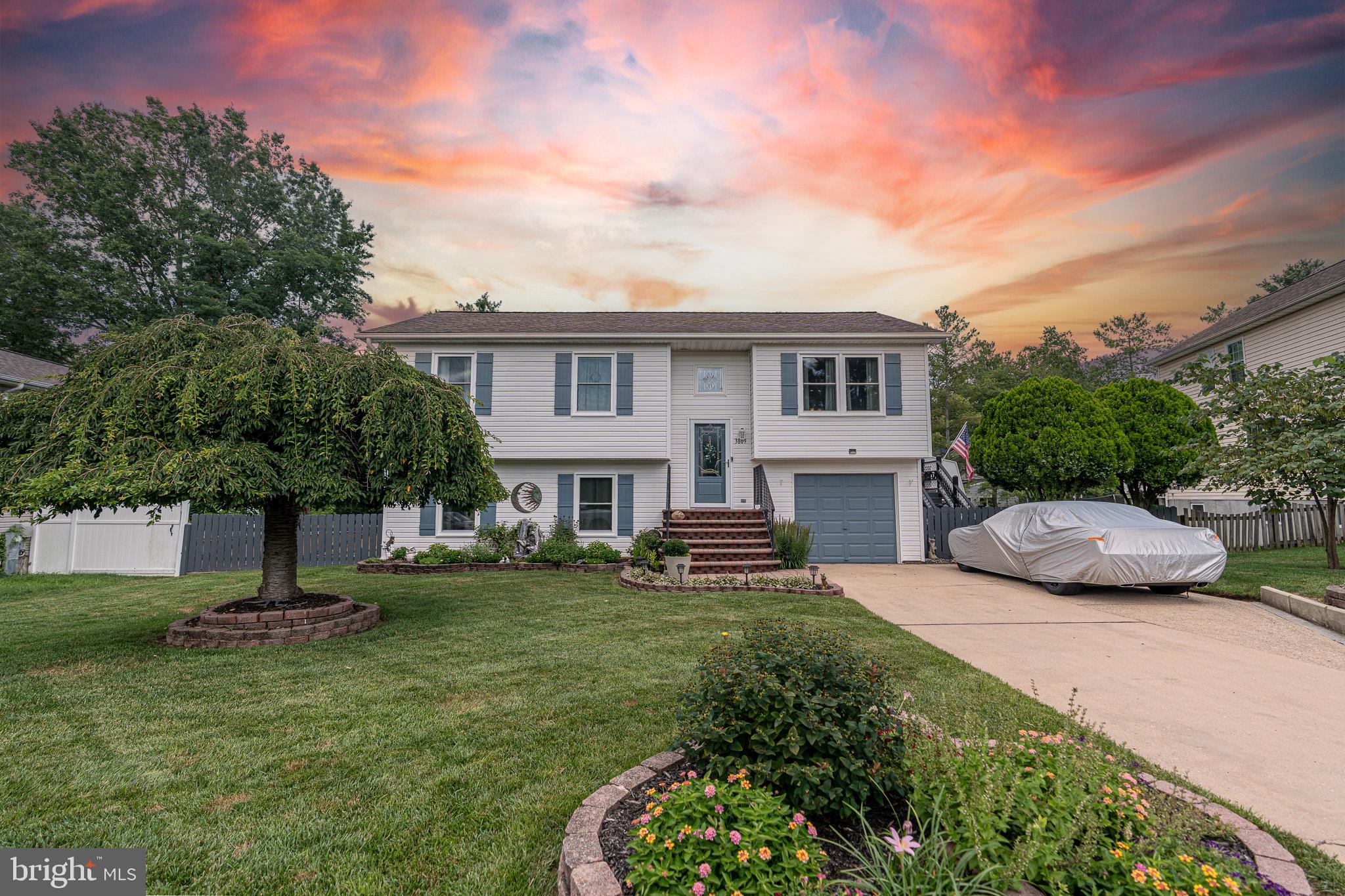 Gorgeous detailed inside and out three bedroom home nestled in a waterfront community of LONG BAR HARBOR, Abingdon Maryland
from the landscaping to the interior this home is impeccable. Please take a look at the pictures