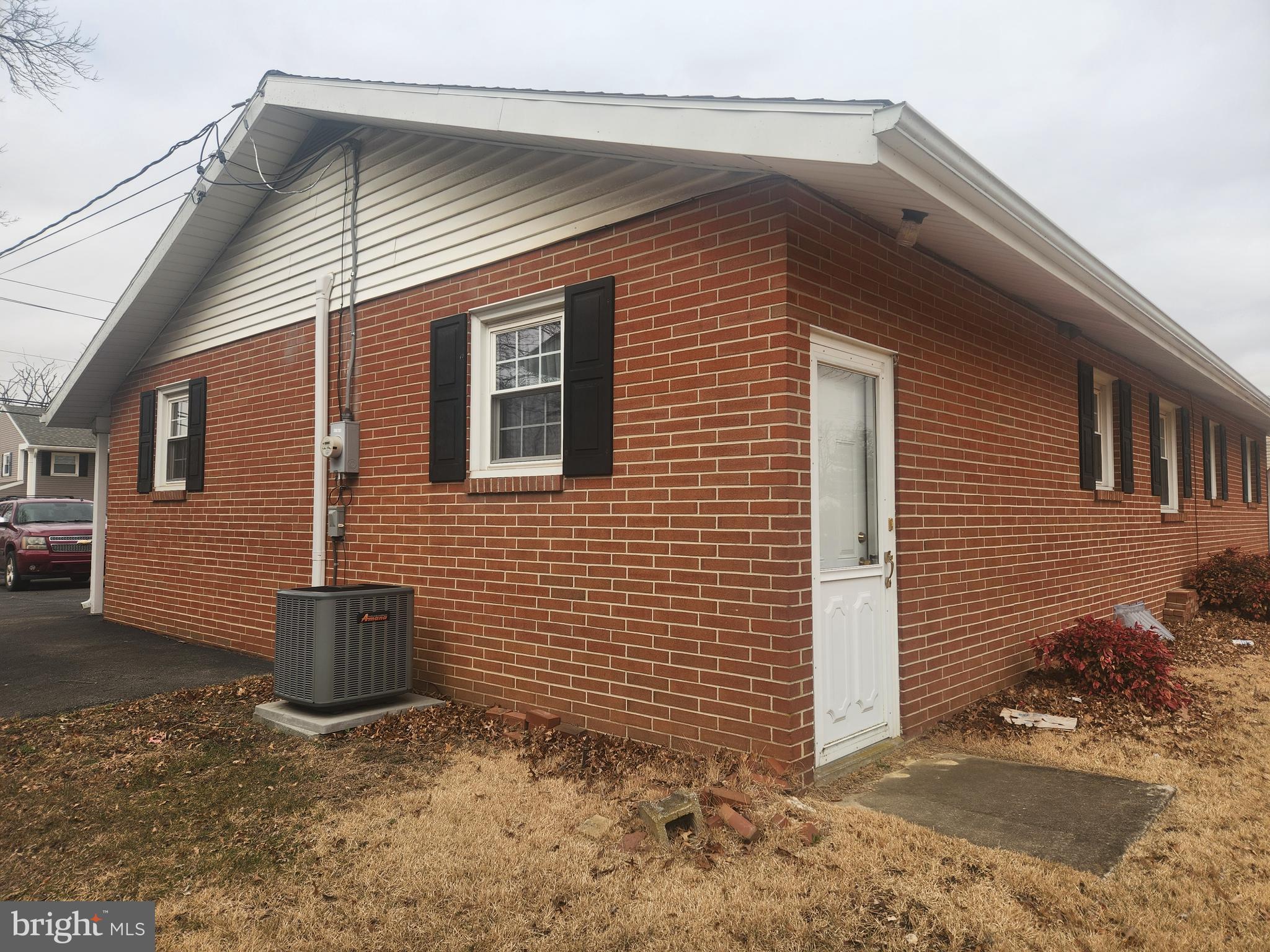 1121 NISSLEY ROAD