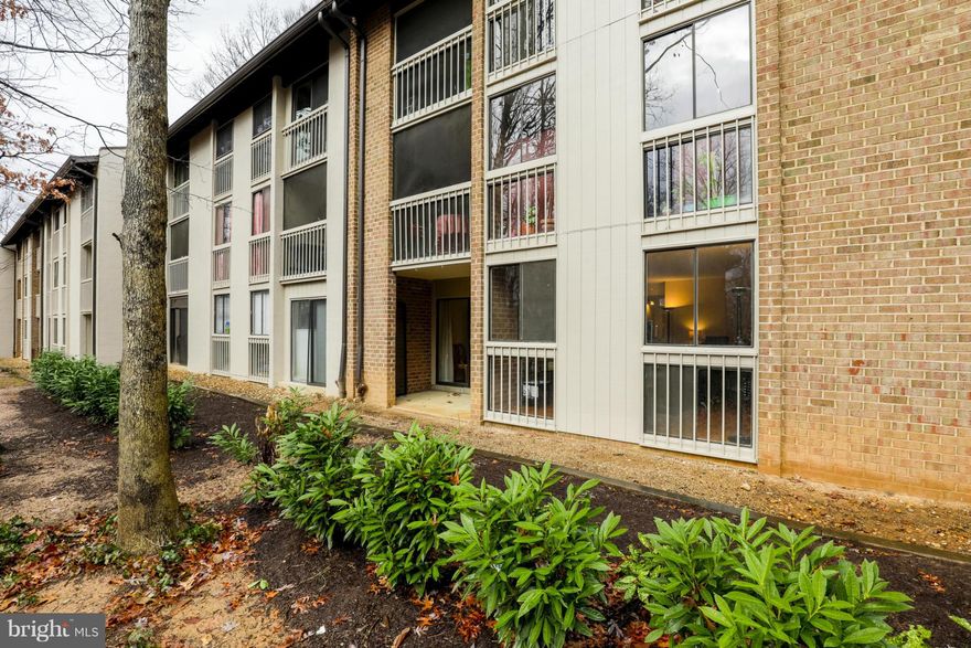 Resort like living in this light and spacious patio level condo! Pergo floors throughout. Both bathrooms recently renovated & include granite countertops and updated light fixtures.Condo fees include gas, water, trash, cable and snow removal. Close to Metro and commuter routes. Walk to Lake Anne restaurants, farmer's market & summer concerts.Enjoy the Lakeview condo dock with Lake Anne privileges!