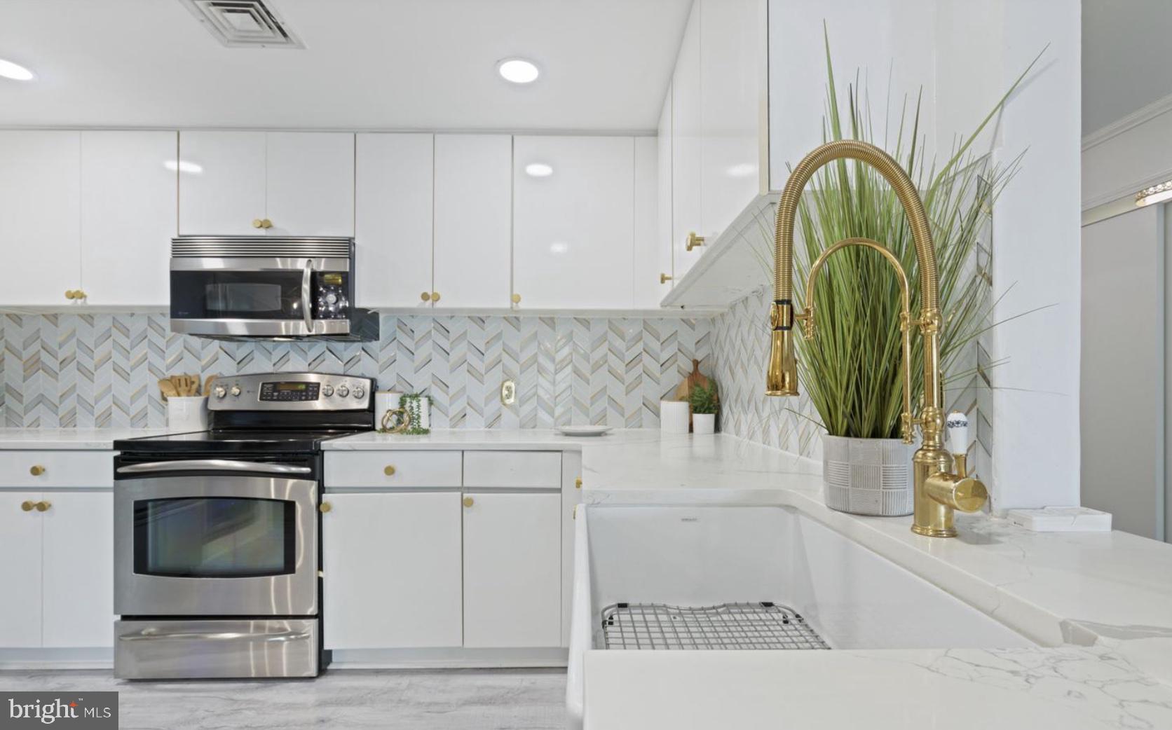 HARBOR EAST - Residential Lease