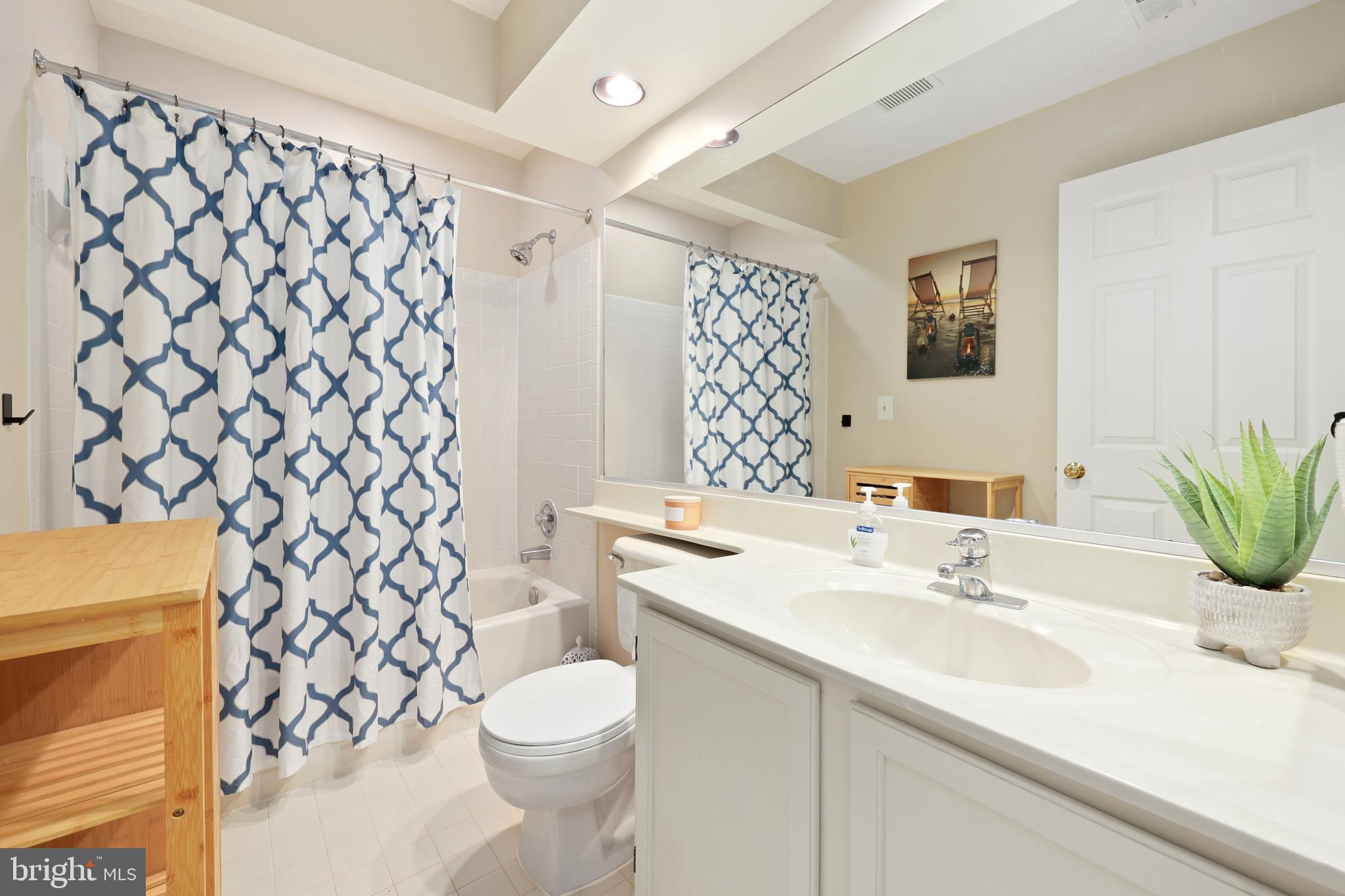 HAMPTON OAKS - Residential