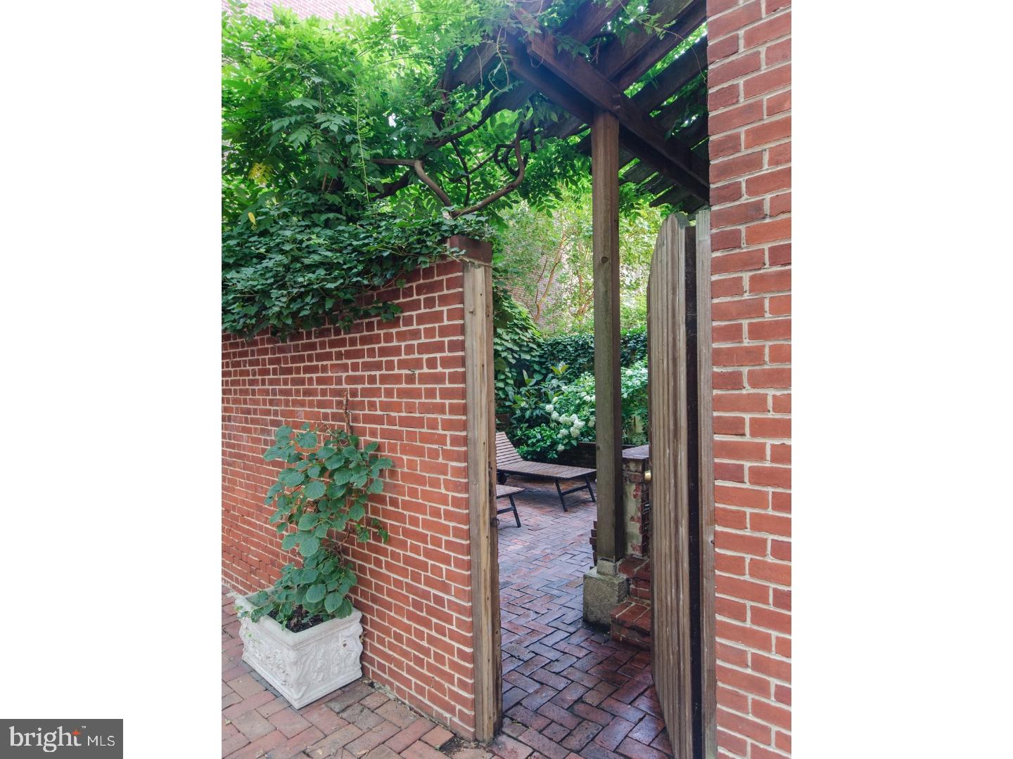 SOCIETY HILL - Residential