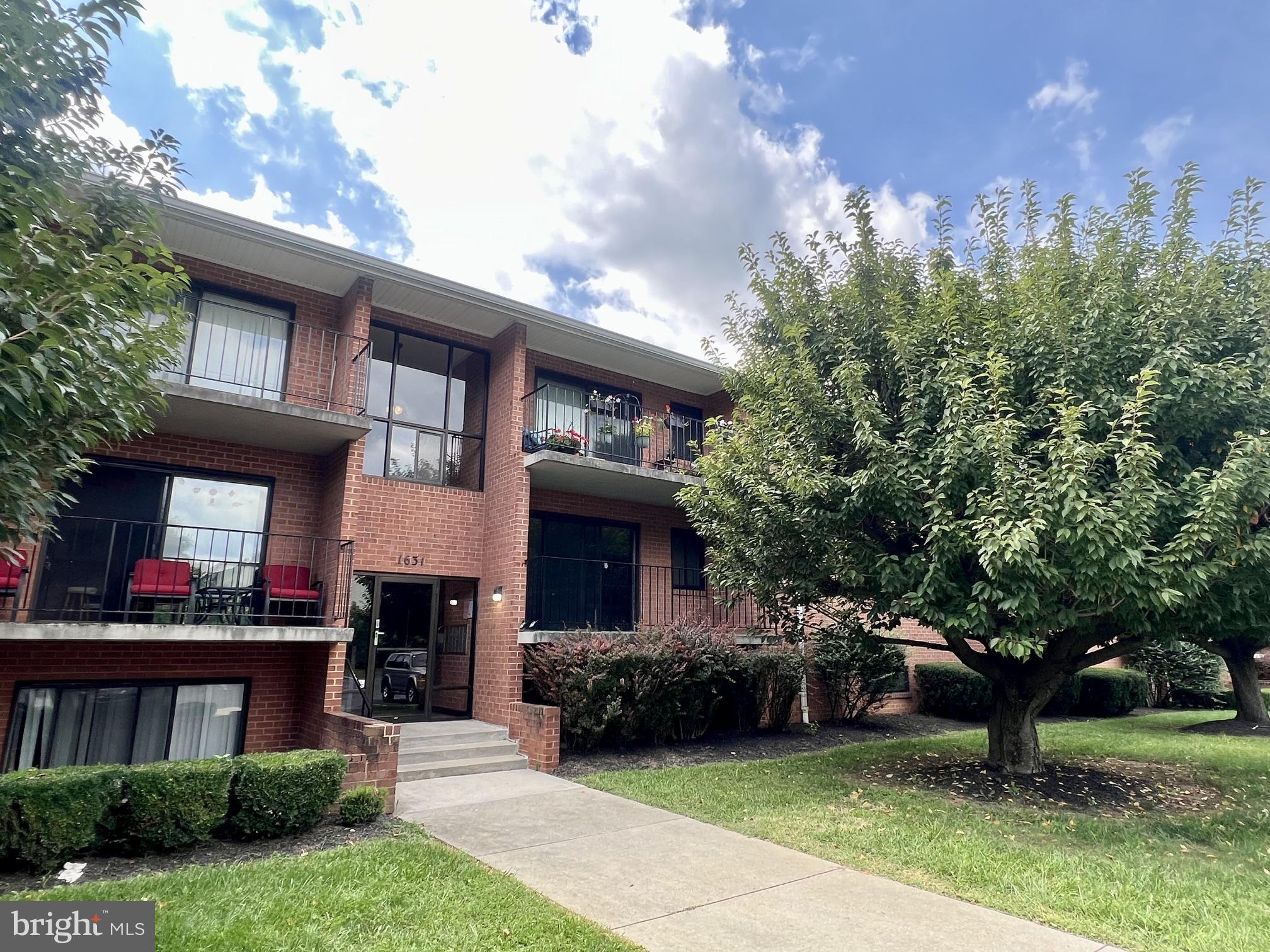 1631 EDGEWOOD PLACE 204