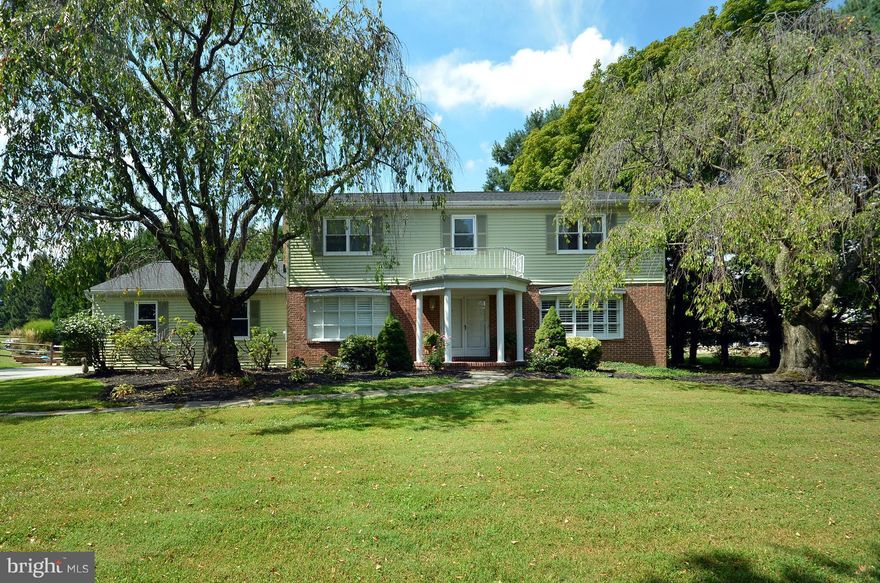 CLASSIC 4 BR, 2.5 COLONIAL TASTEFULLY,  UPDATED* NEW CARPET,* WOOD FLOORS*GRANITE, SS. APPLIANCES* LARGE MASTER BATH W/HIS & HER VANITIES* SOAK TUB AND SEP SHOWER* WDB FIREPLACE IN FAM RM* NICE 1 ACRE LOT WITH LARGE COVERED PATIO AND  IG POOL* NEW ROOF* GREAT NEIGHBORHOOD!