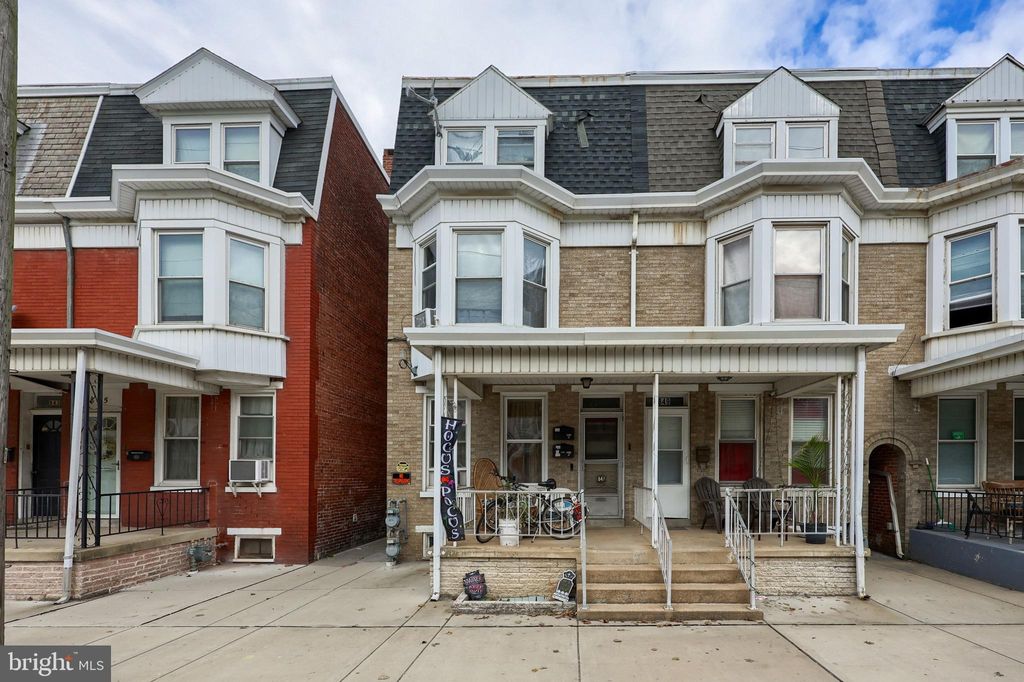Photo of 847 E Philadelphia Street, YORK, PA 17403 (MLS # PAYK2091918)