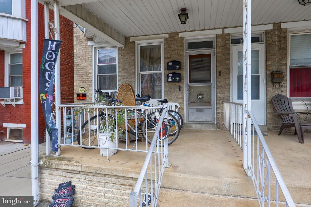 Photo of 847 E Philadelphia Street, YORK, PA 17403 (MLS # PAYK2091918)