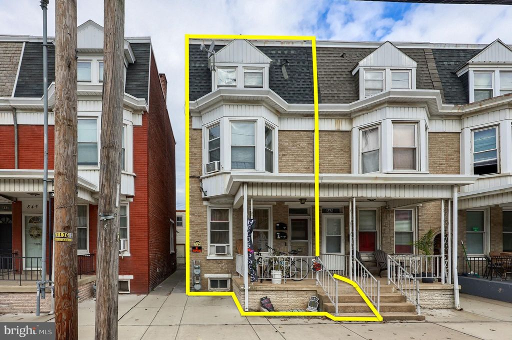 Photo of 847 E Philadelphia Street, YORK, PA 17403 (MLS # PAYK2091918)