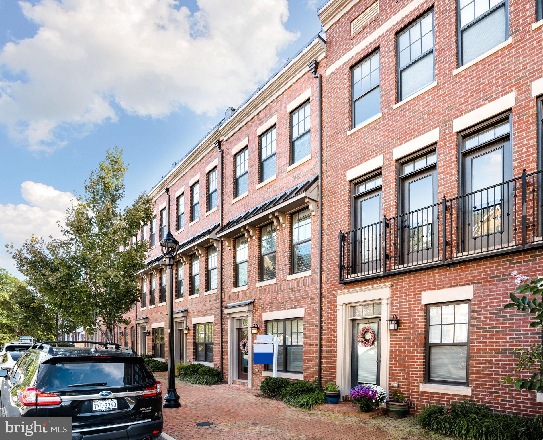 CRESCENT PLACE - Residential