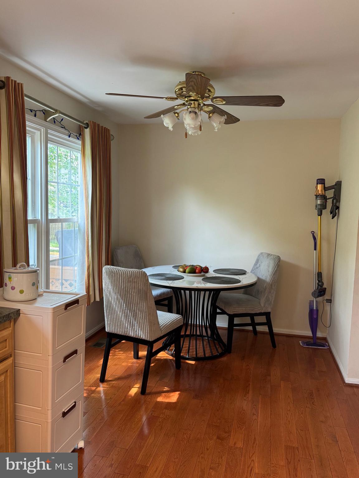 COLONY PARK - Residential Lease