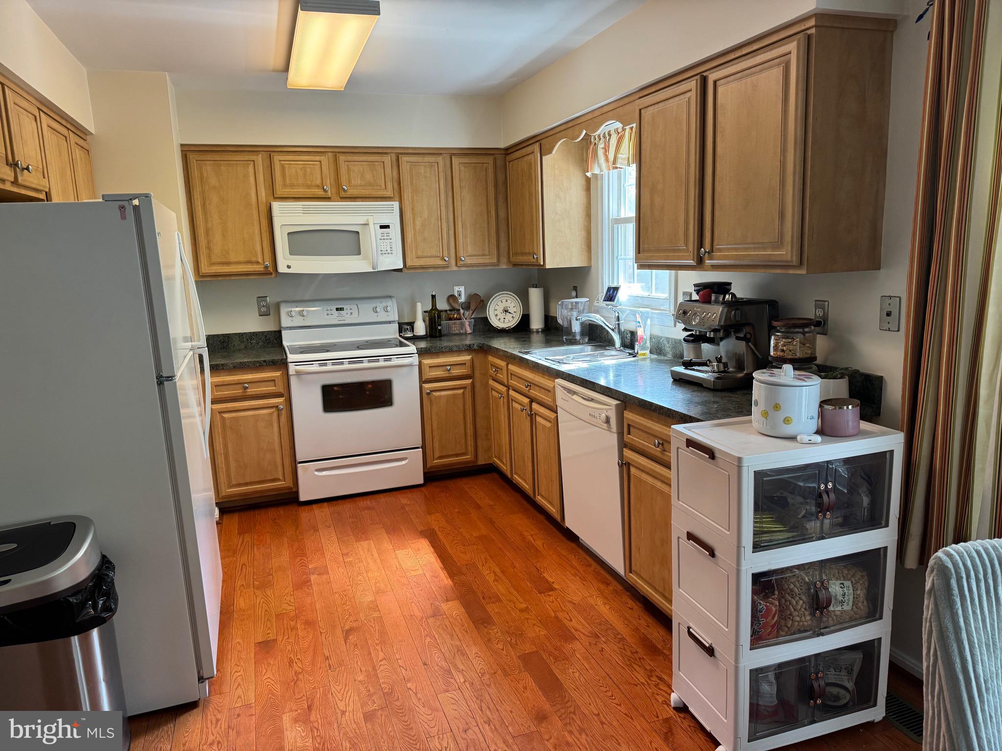 COLONY PARK - Residential Lease