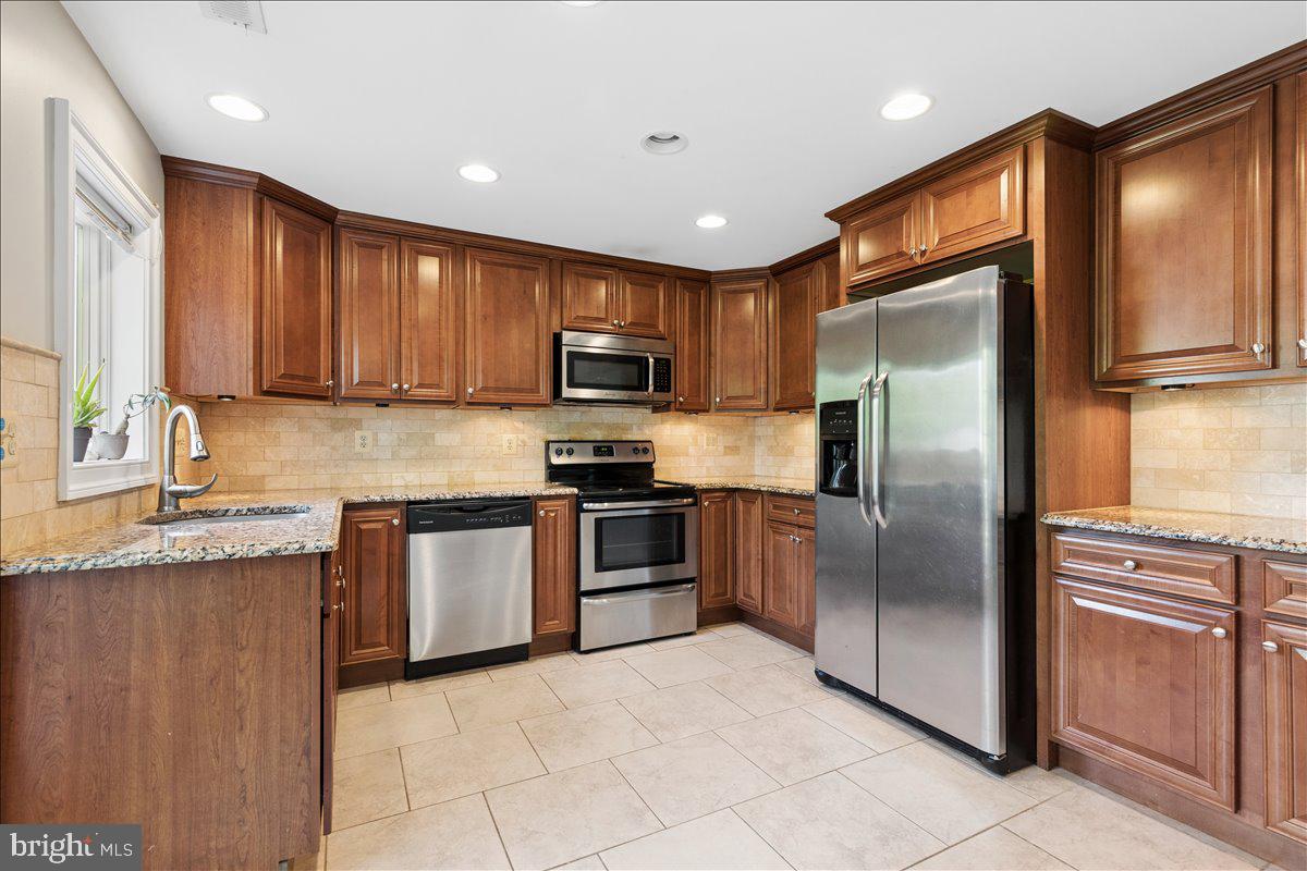 ELVATON ACRES - Residential