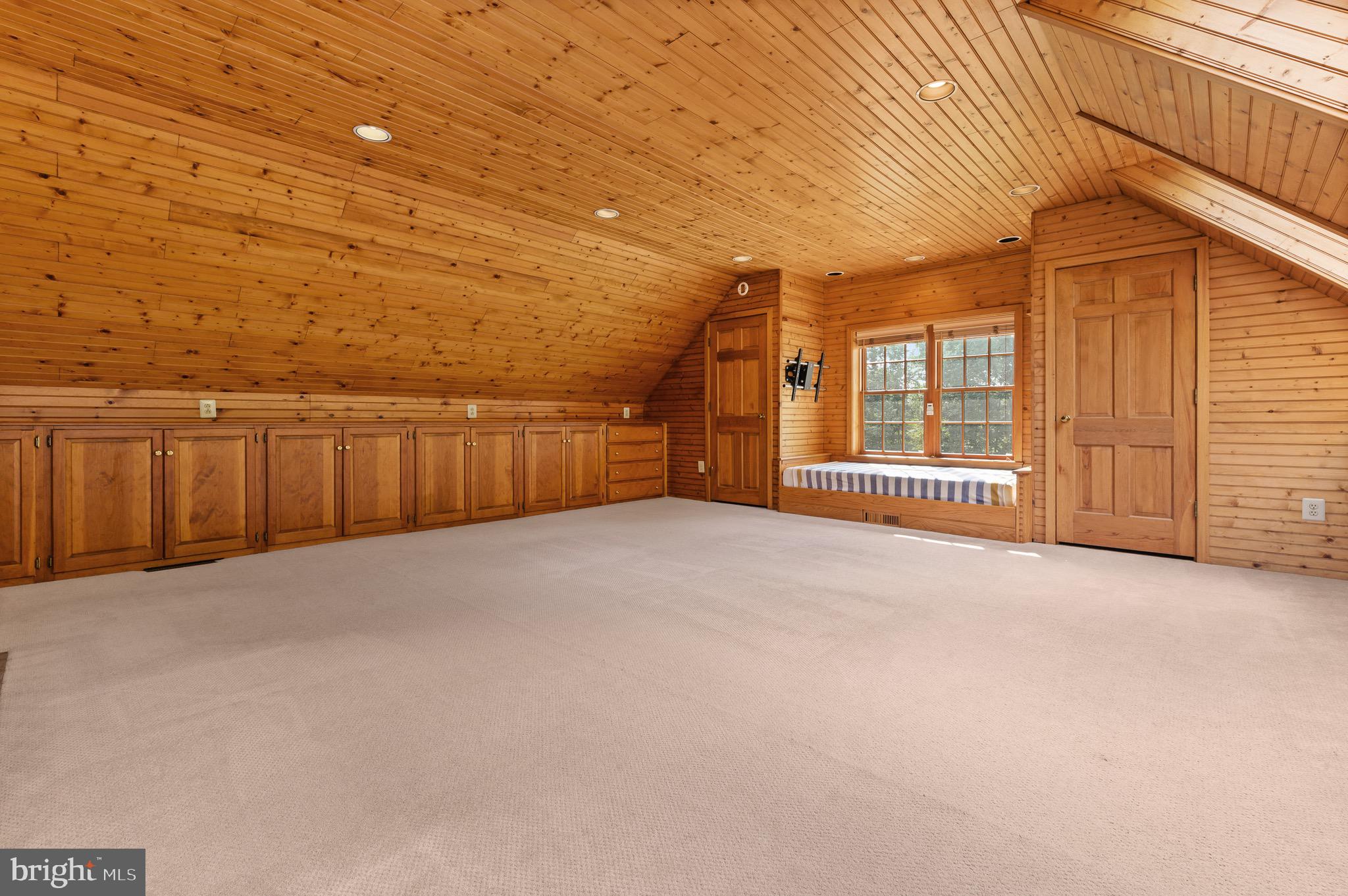 RADNOR HUNT - Residential