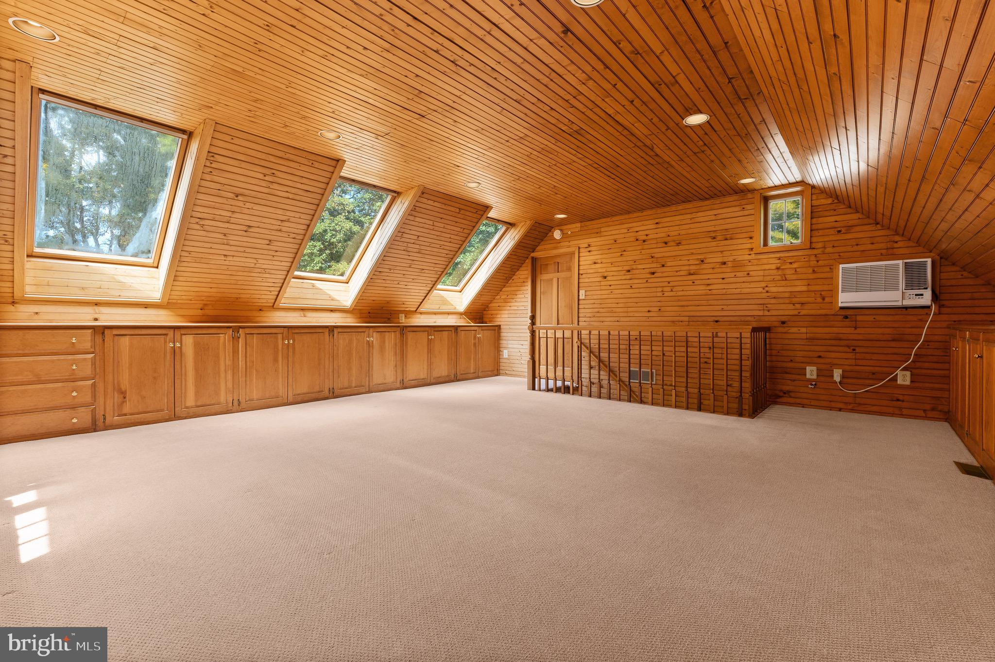 RADNOR HUNT - Residential