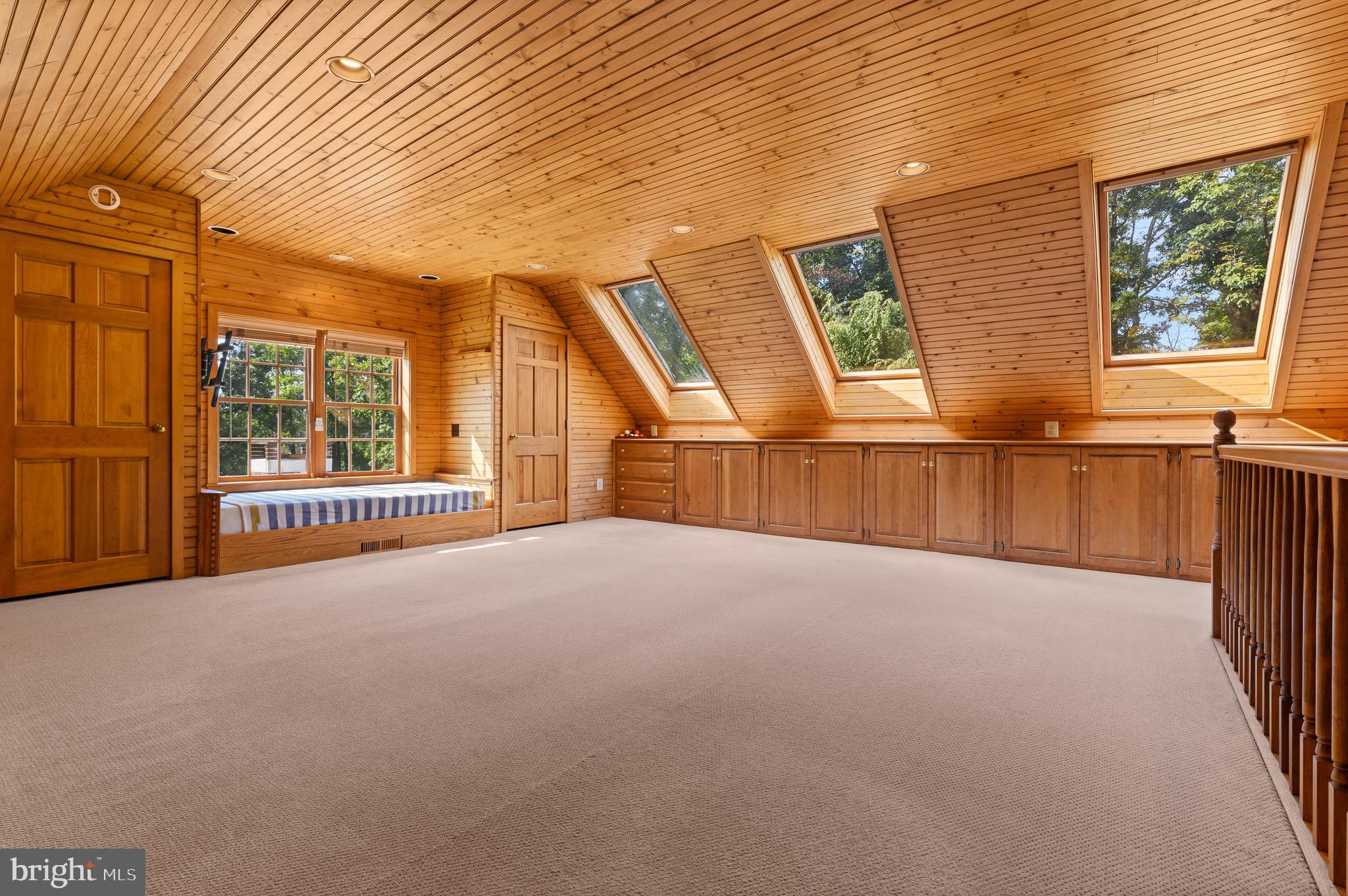 RADNOR HUNT - Residential