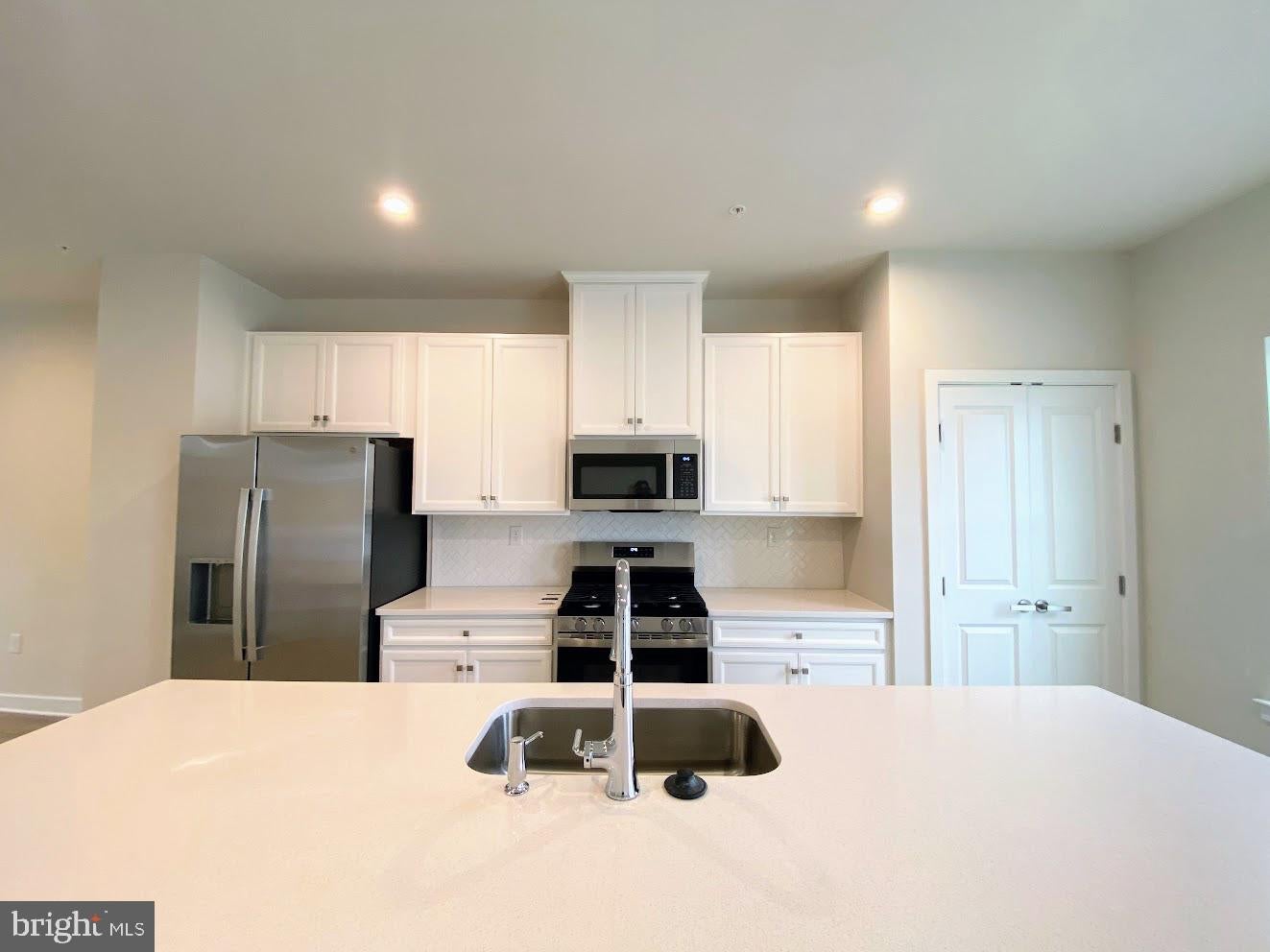 2550 BAYDON LANE