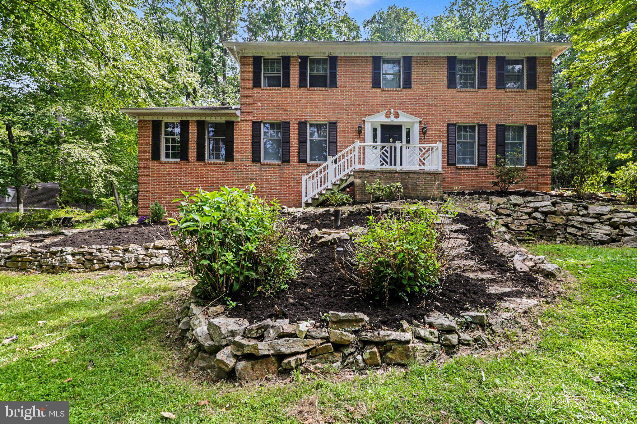 2231 MOCKINGBIRD ROAD