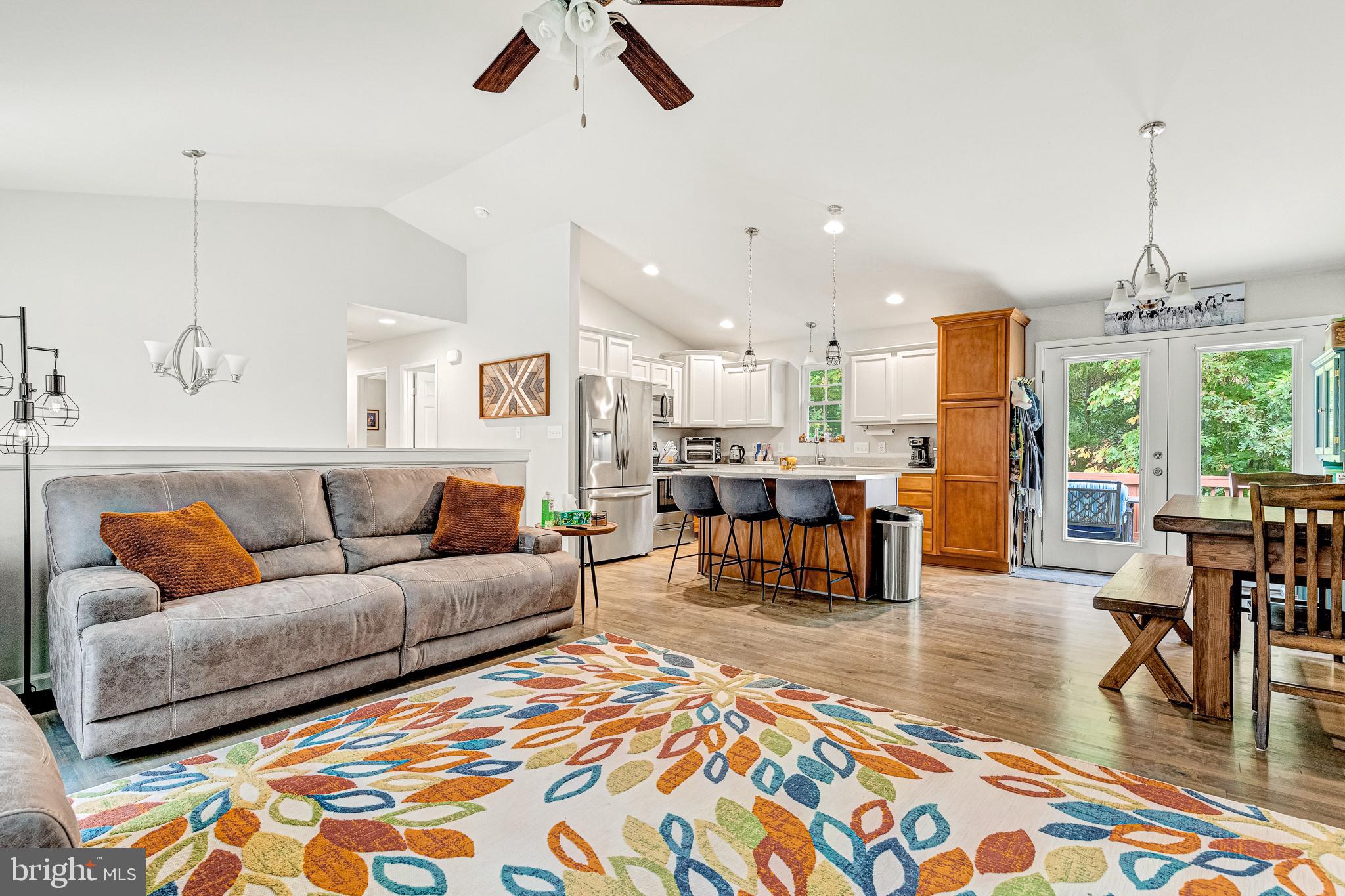 LAKE CAROLINE - Residential