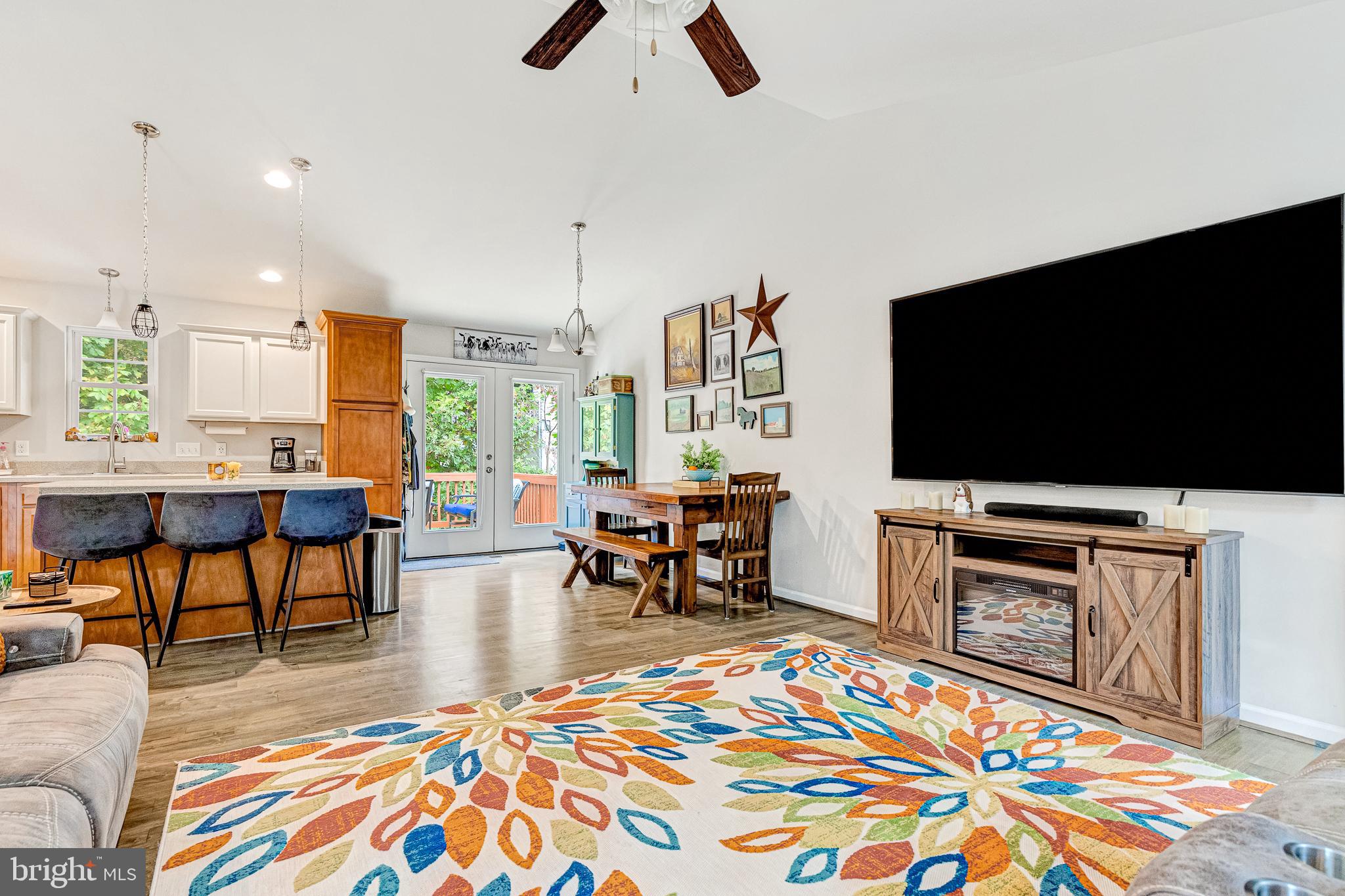 LAKE CAROLINE - Residential