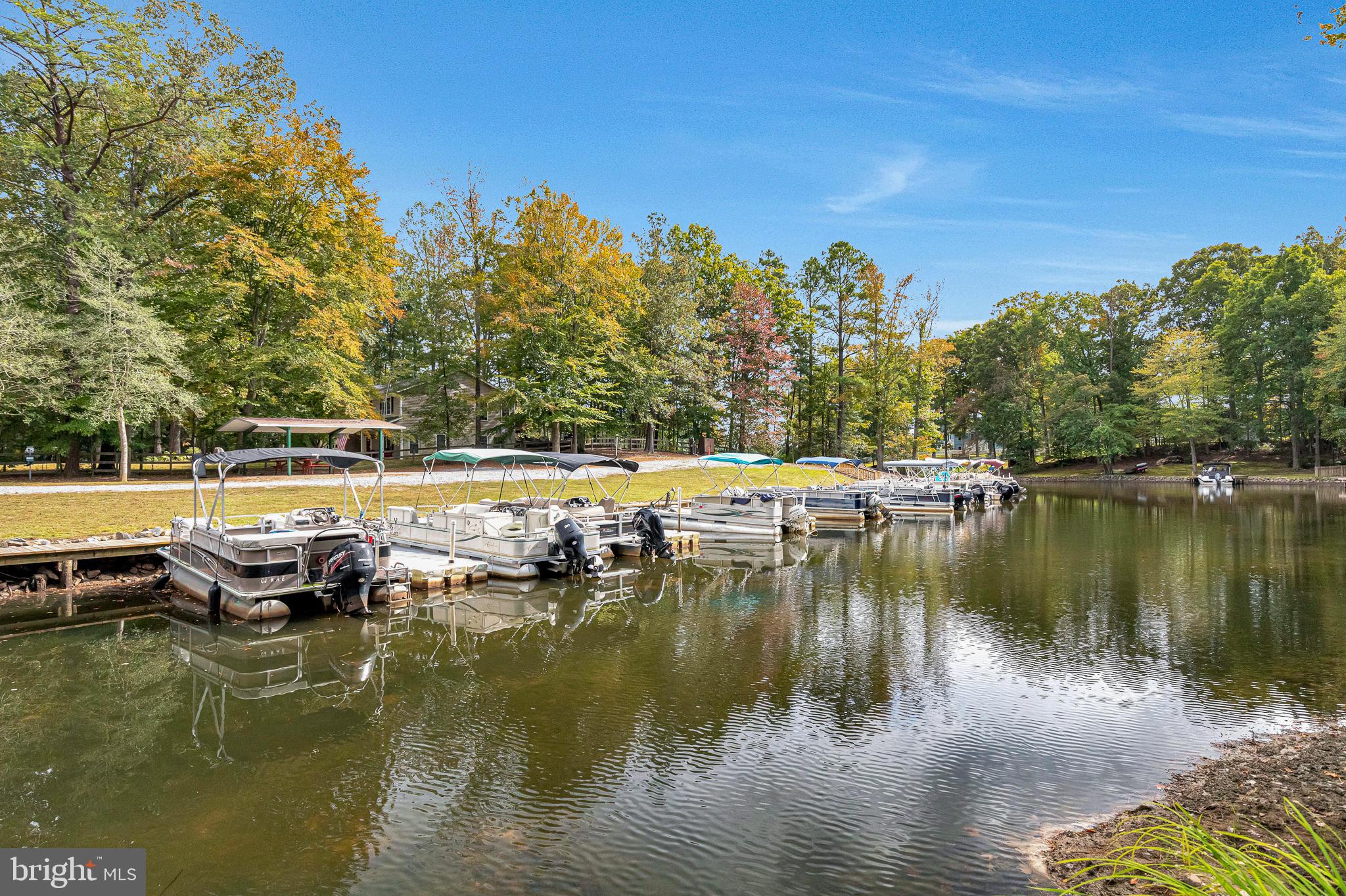 LAKE CAROLINE - Residential