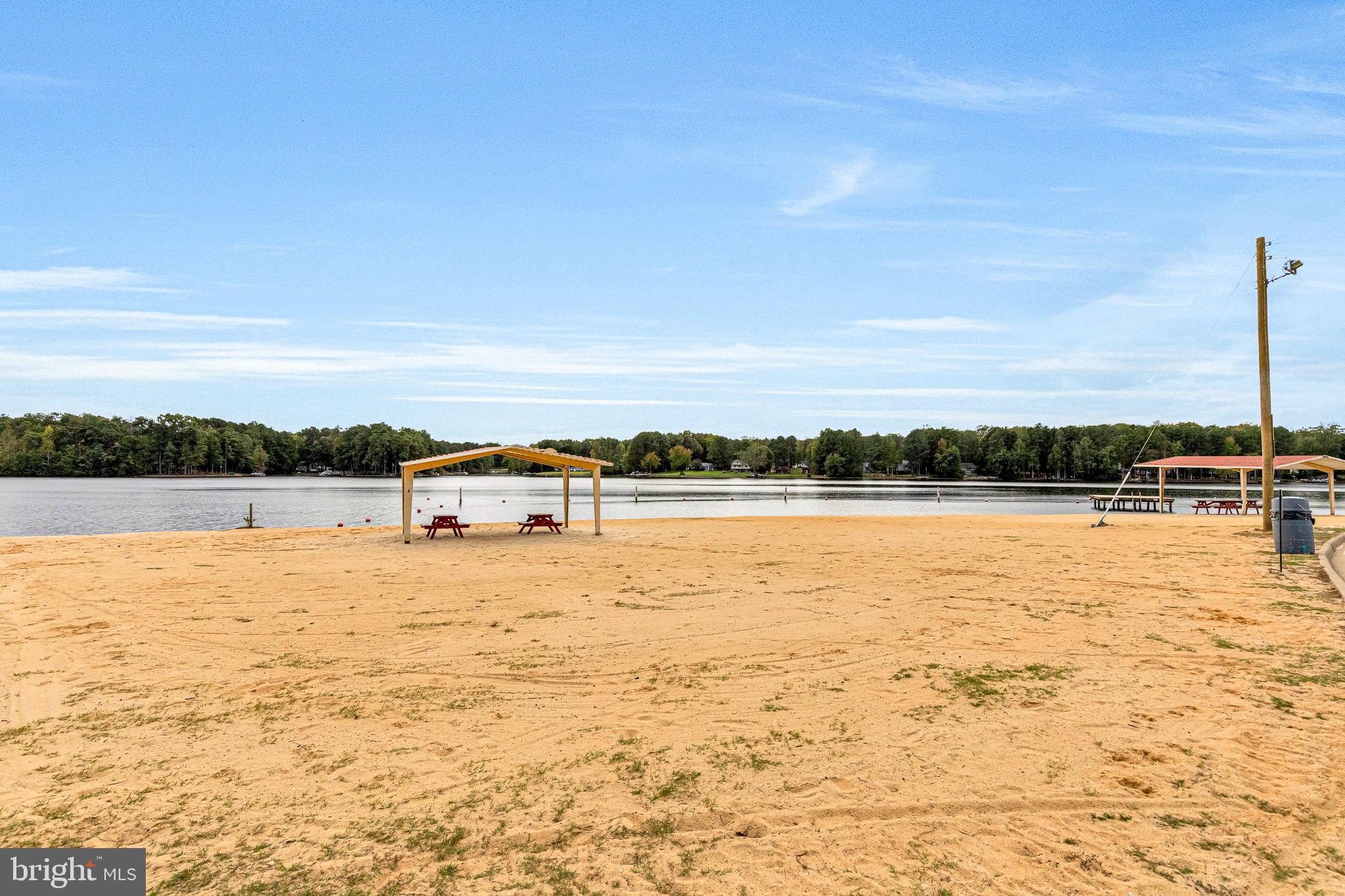 LAKE CAROLINE - Residential