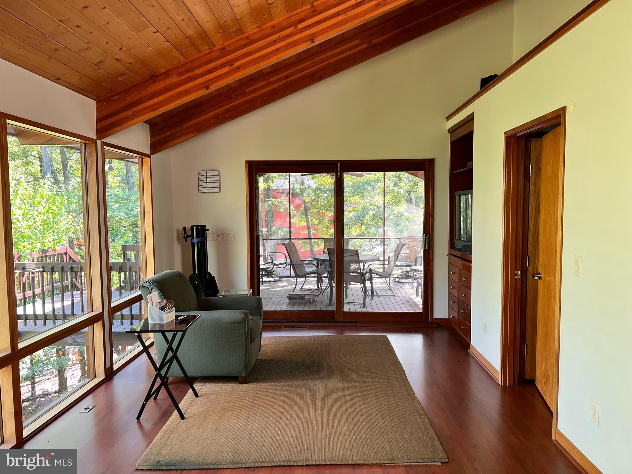 THE WOODS - Residential