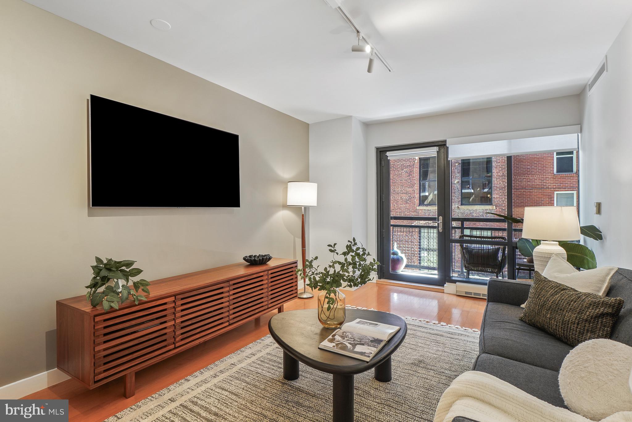 912 F STREET NW 201