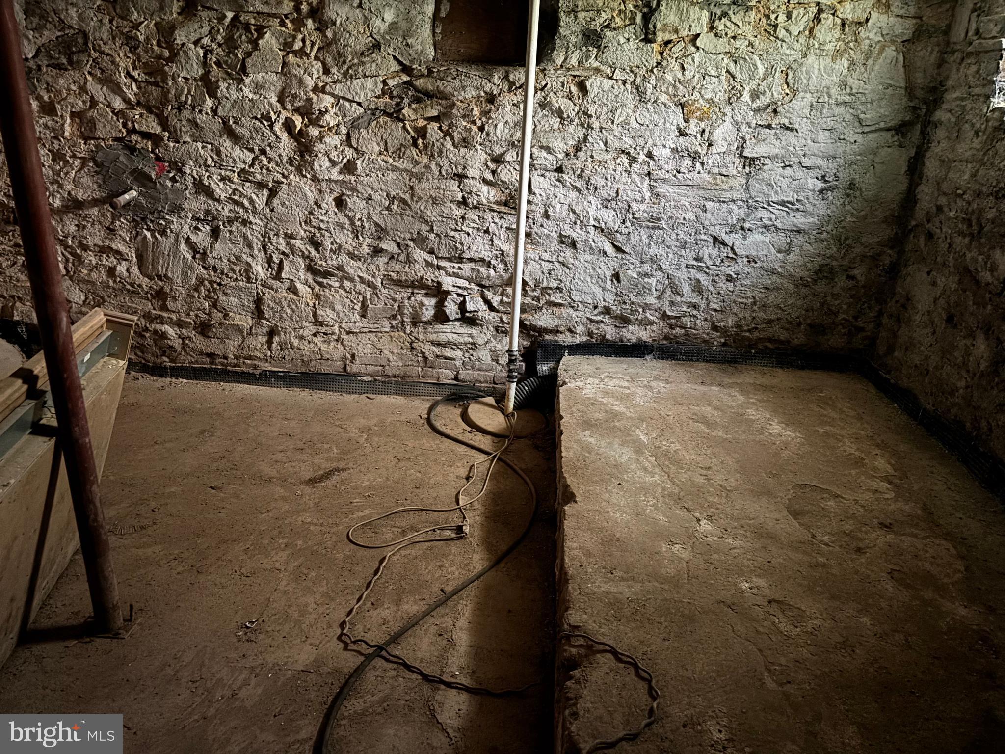 ROLAND PARK - Commercial Sale