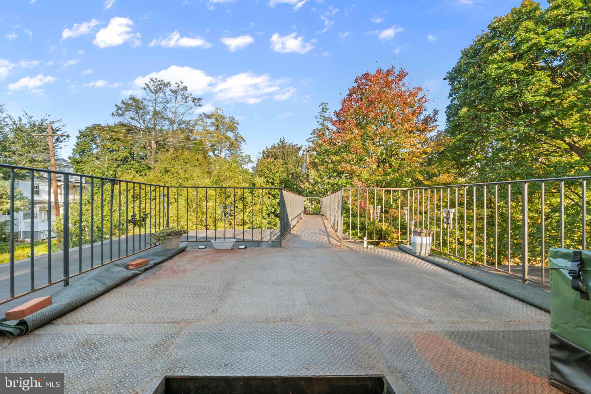 ROLAND PARK - Commercial Sale