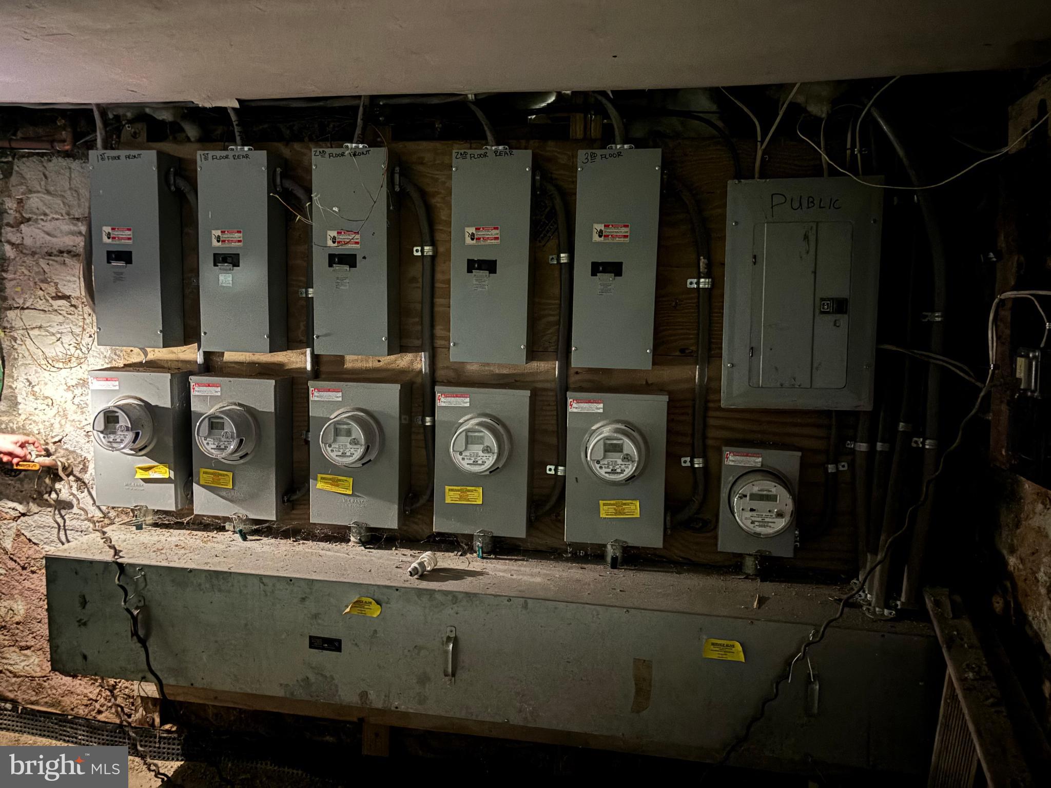 ROLAND PARK - Commercial Sale