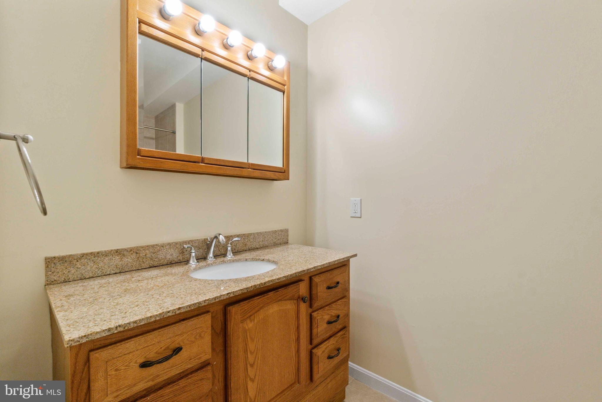 ROLAND PARK - Commercial Sale