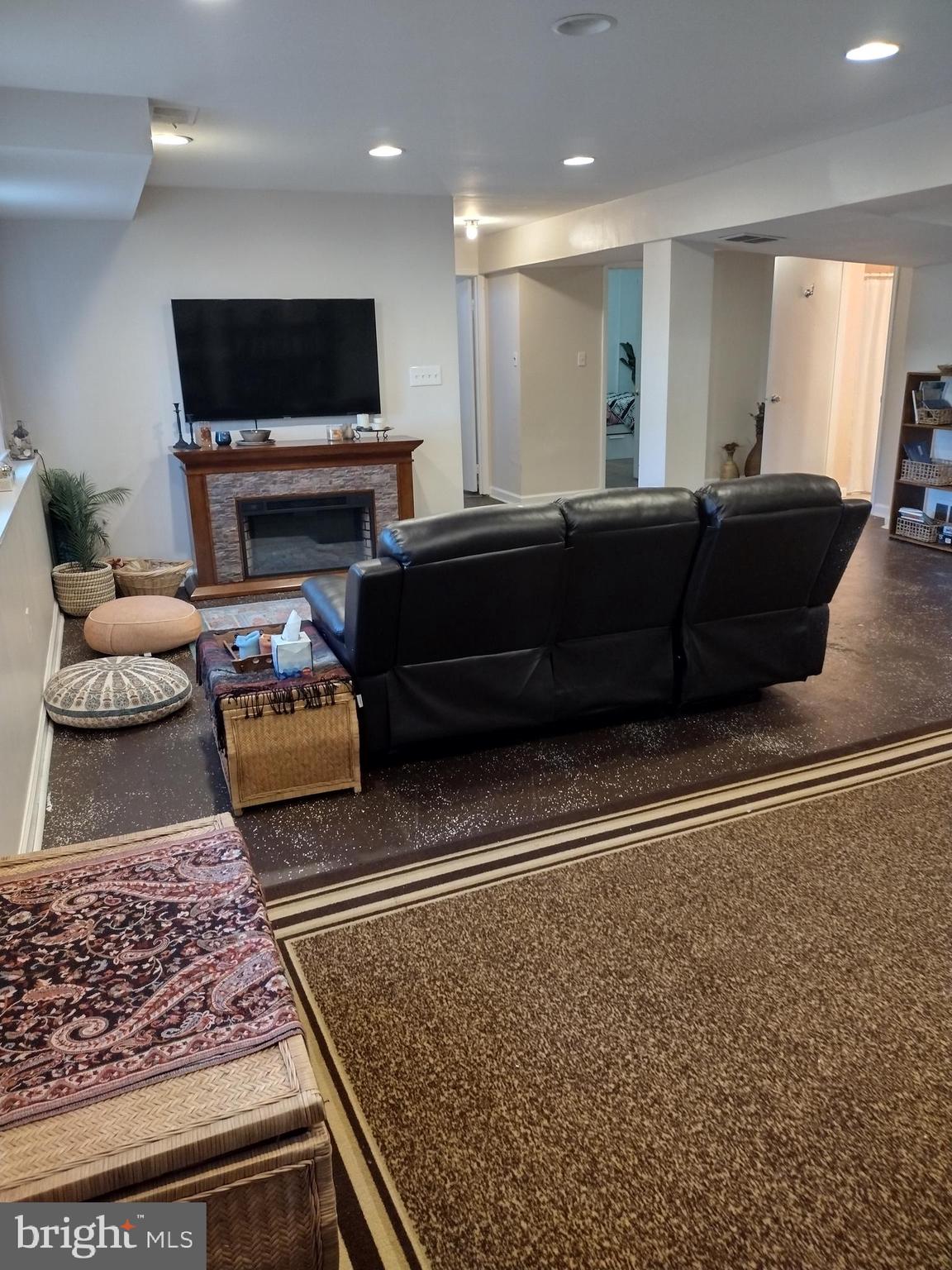 SQUIRES HILL - Residential