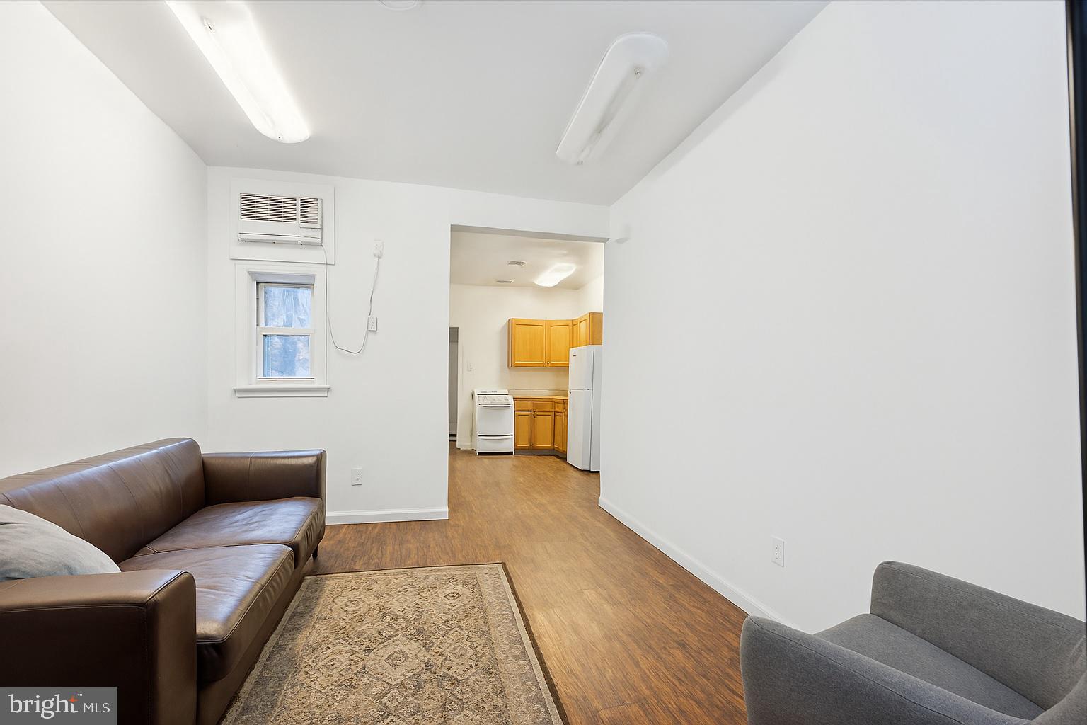 WALNUT HILL - Commercial Sale