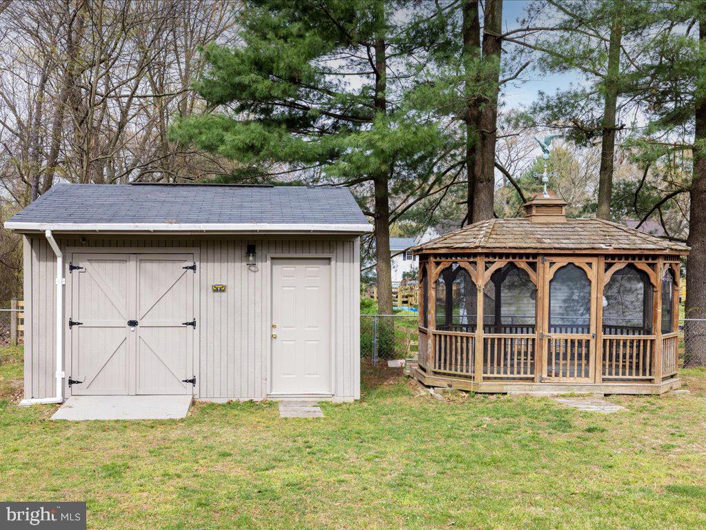 ELMHURST - Residential