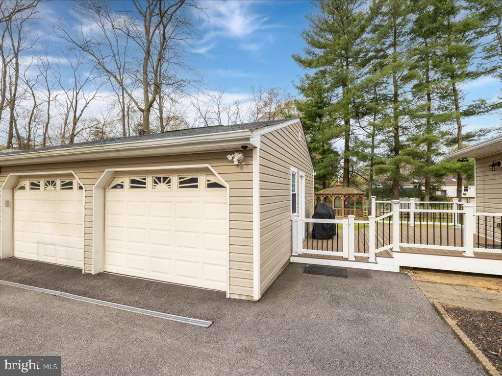 ELMHURST - Residential