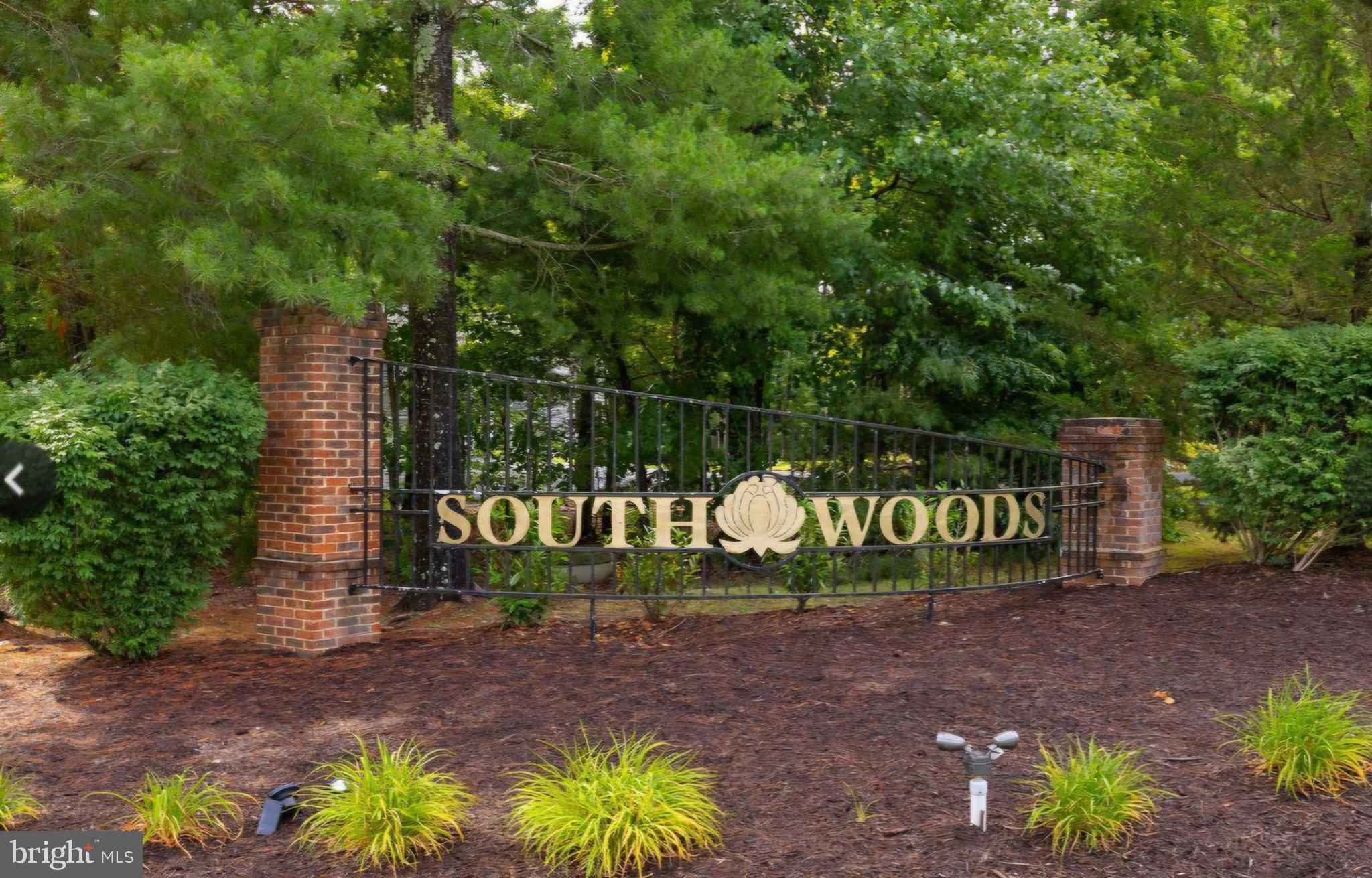SOUTH WOODS - Residential